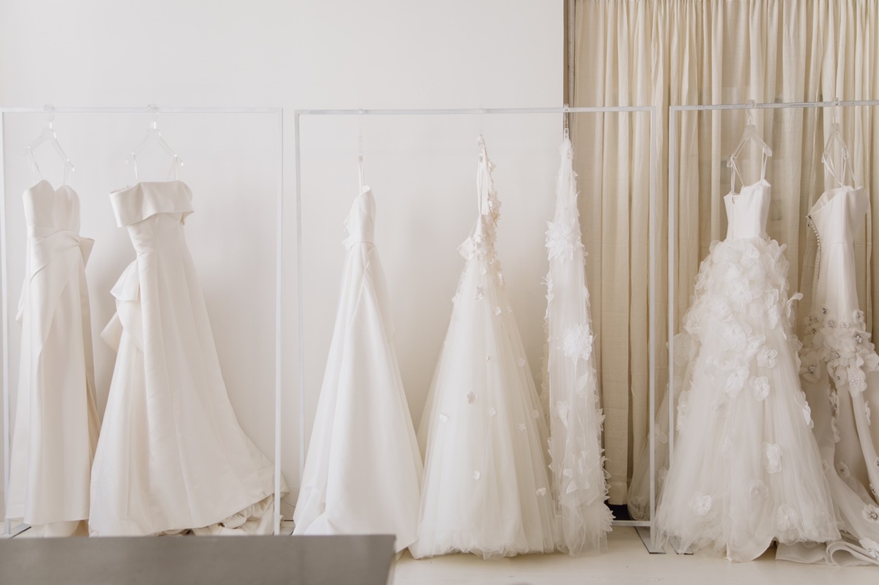 ヴィクター&ロルフ・マリアージュの白いウェディングドレス