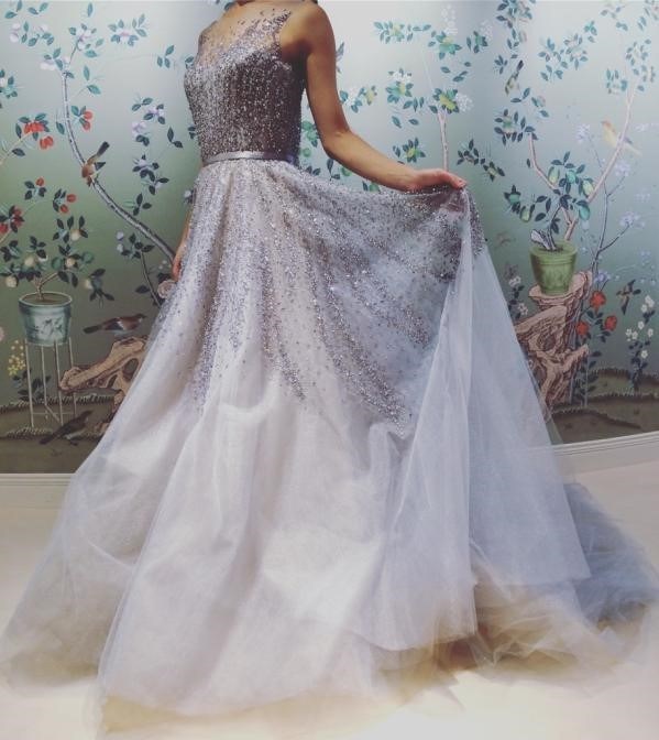 人気のリームアクラ、シルバービジューカラードレス