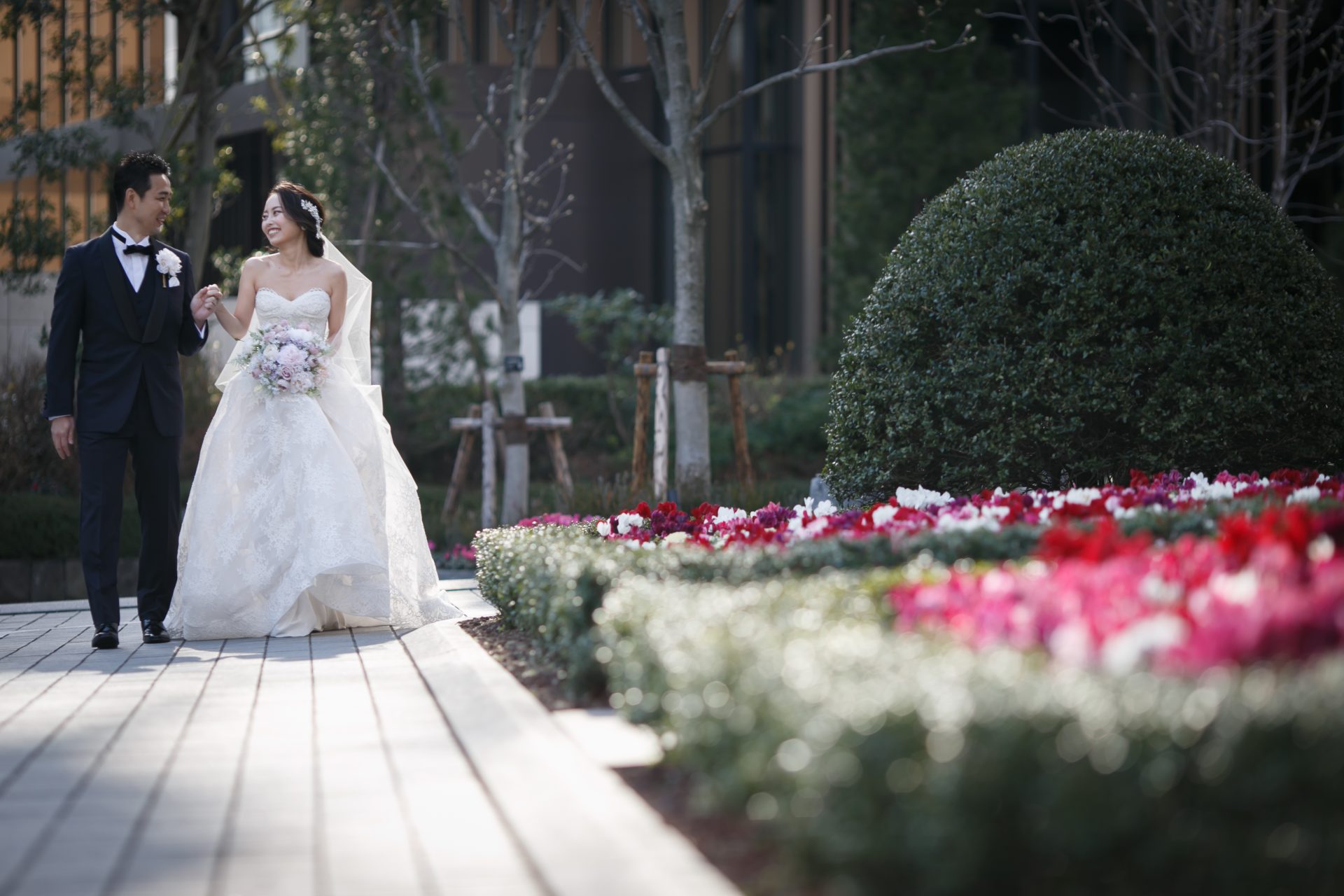 東京で人気のレストラン、赤坂プリンスクラシックハウスと提携しているTHETREATDRESSINGでは春のガーデン式やアットホームな結婚式でお勧めの柔らかいチュールのウェディングドレスをご紹介しています