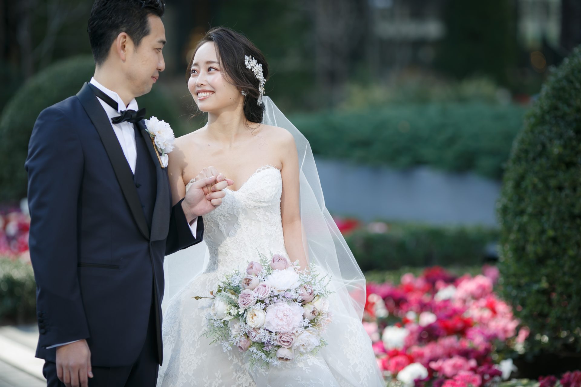 東京表参道にあるインポートドレスショップ ザトリートドレッシングには、世界中のセレブを魅了するモニークルイリエのウェディングドレスをお取り扱いしております