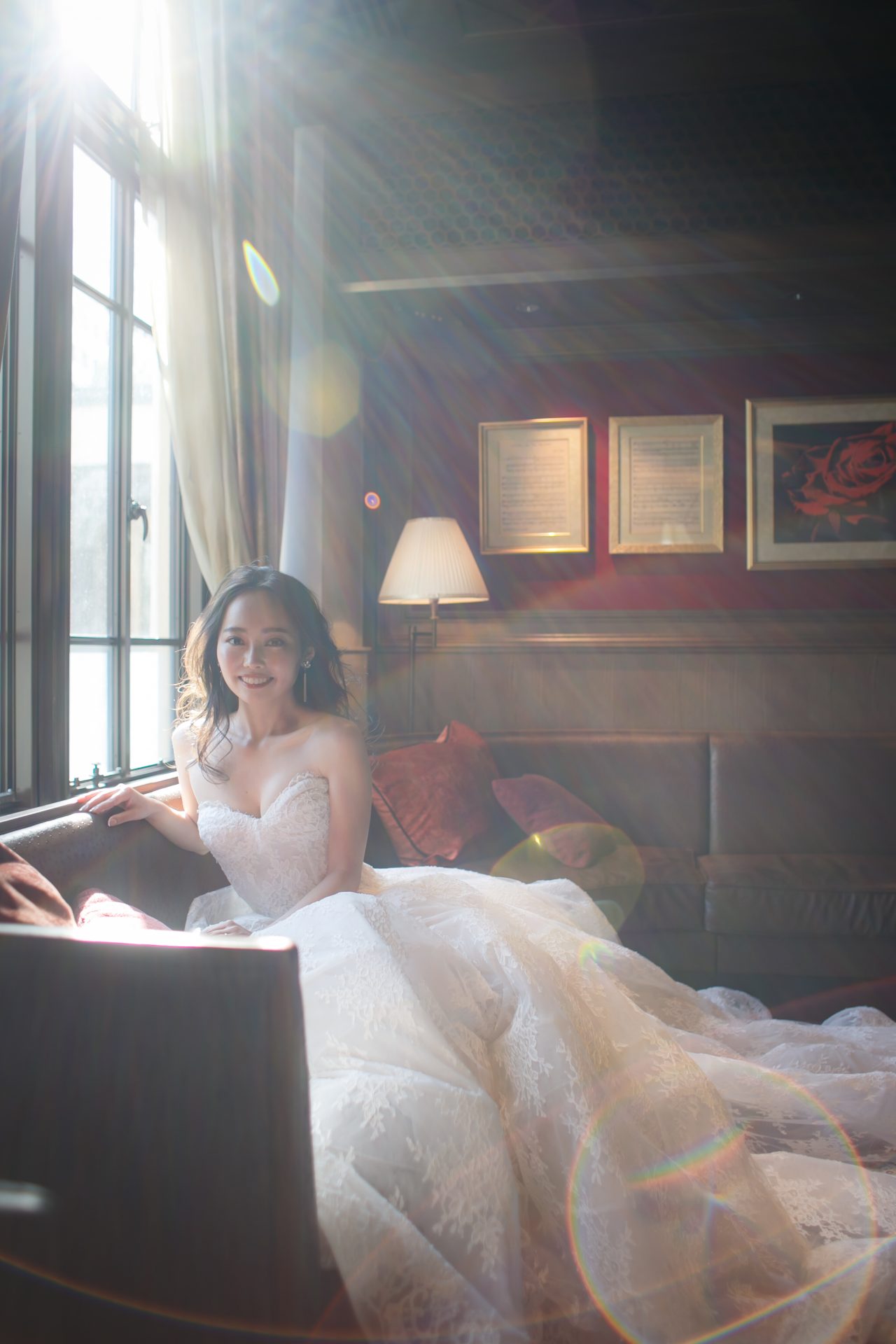 ザトリートドレッシングでお取り扱いしているモニークルイリエのウェディングドレスは自然光がたっぷり入ると柔らかで繊細なレースが軽やかなので春夏のガーデンウェディングにぴったりです