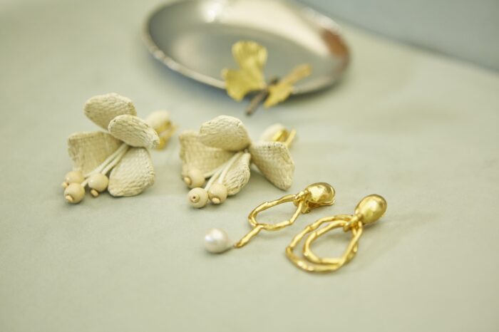 <br />
<b>Warning</b>:  Undefined variable $ID in <b>/home/tornado2/testing-web.net/public_html/treatdressing.testing-web.net/wp-content/themes/treatdressing/letterfromtreat/single/brand.php</b> on line <b>14</b><br />
THE TREAT DRESSINGで選ぶインポートアクセサリー