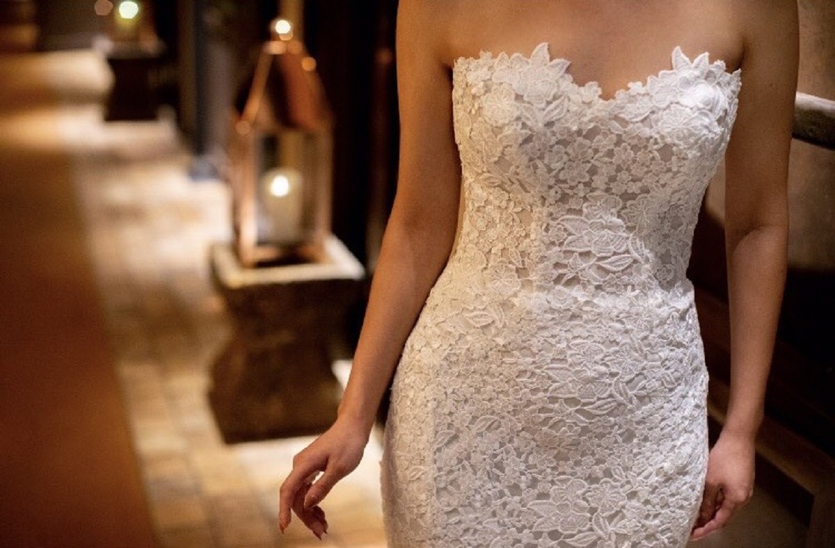 繊細なレースが美しいモニーク・ルイリエのレンタルドレス