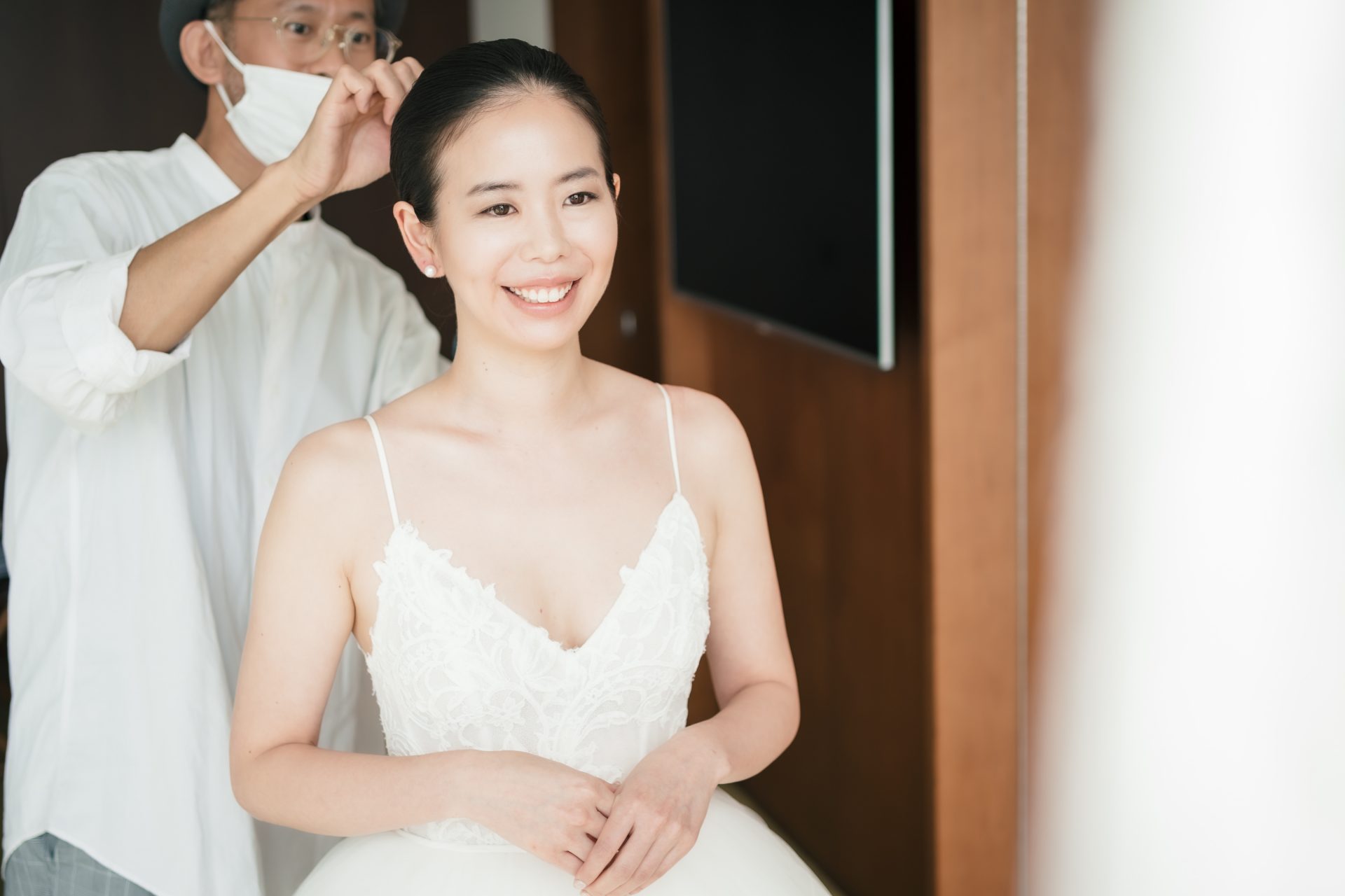 THETREATDRESSINGでは、イヤリングやヘッドパーツのご提案はもちろん、ご新婦様のなりたいイメージやお似合いになられそうなヘアメイクのご提案もしております