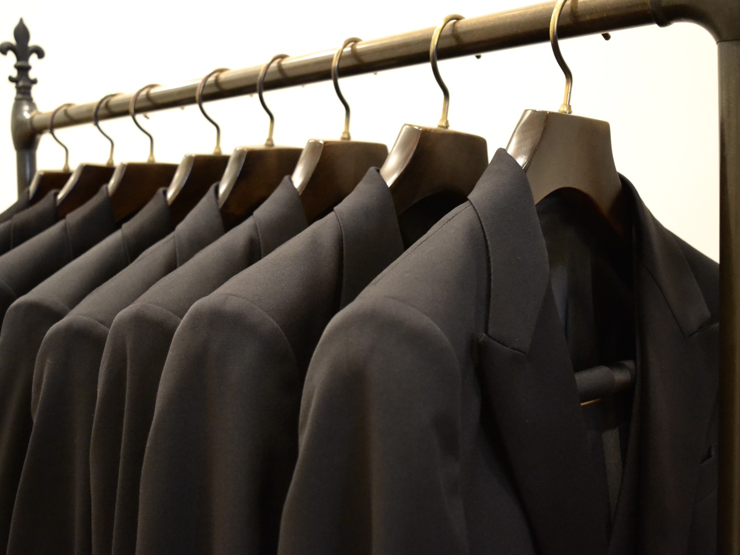 ブラックのオーダータキシードを所有される事で、今後の結婚式の参列やご新婦様との結婚式記念日のお食事の際などにもお召しいただく事が出来ます。