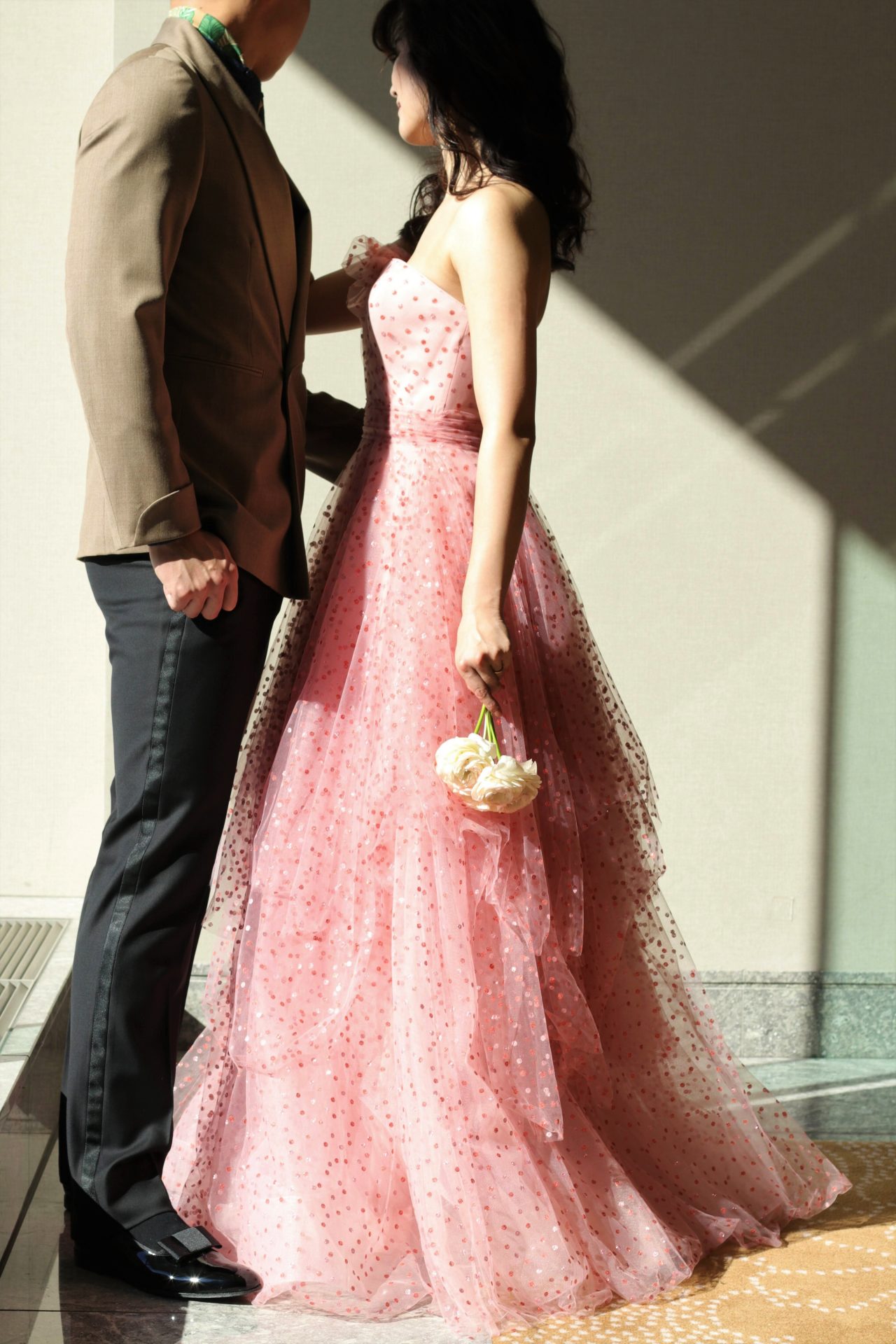 ギリスロンドンのブランド、ジェニーパッカムの新作カラードレスは、他にはないニュアンスピンクの優しい色味で、ナチュラル且つ暖かみのあるお式をイメージされてる花嫁様におすすめです