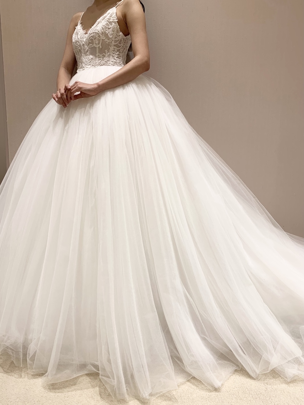 THETREATDRESSING神戸店からMonique Lhuillierのプリンセスラインのドレスのご紹介