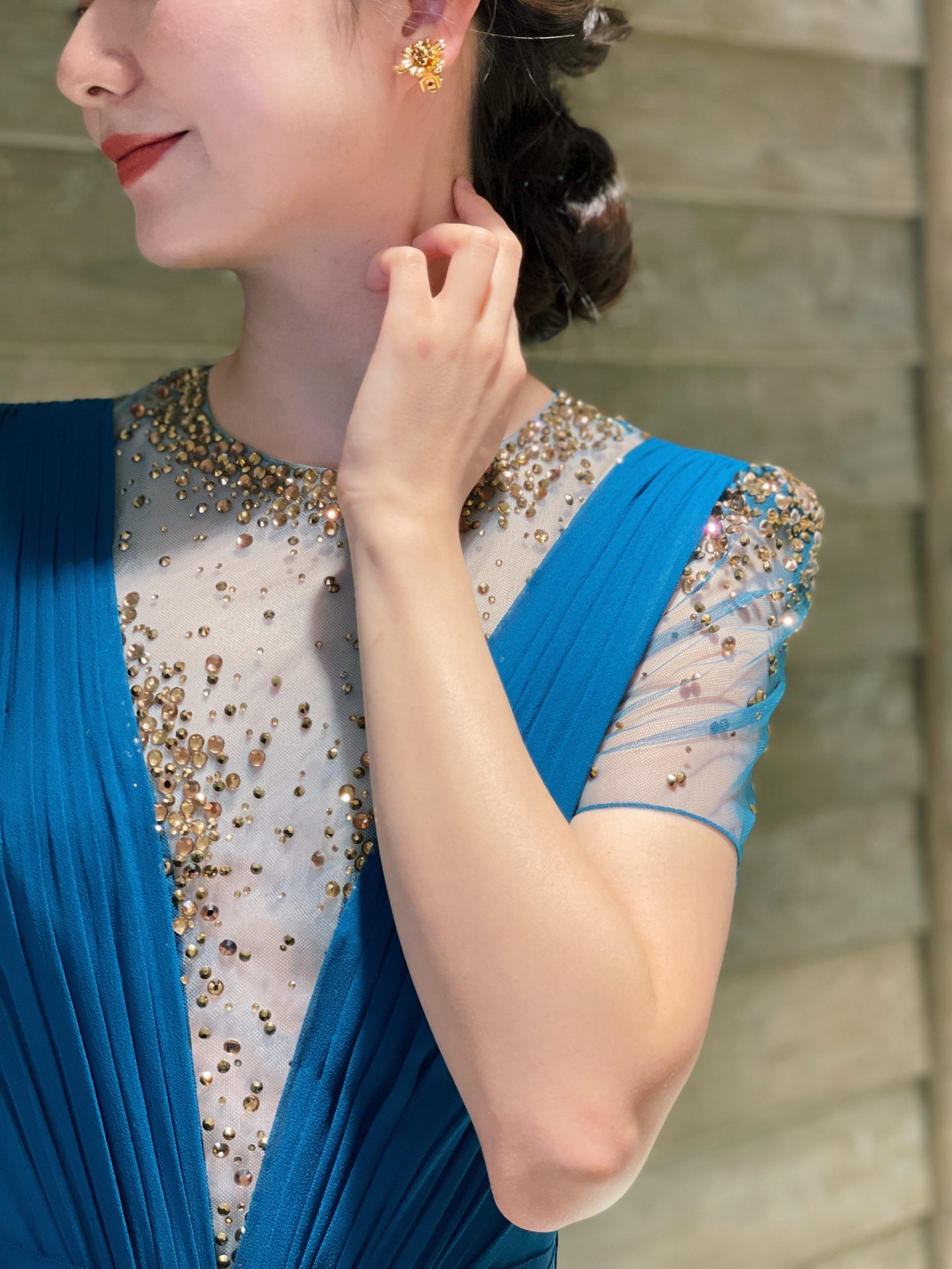 THE TREAT DRESSING OSAKA店(ザ・トリート・ドレッシング大阪店)でお取り扱いしているゴージャスかつリラックス感のあるマリンブルーのカラードレス