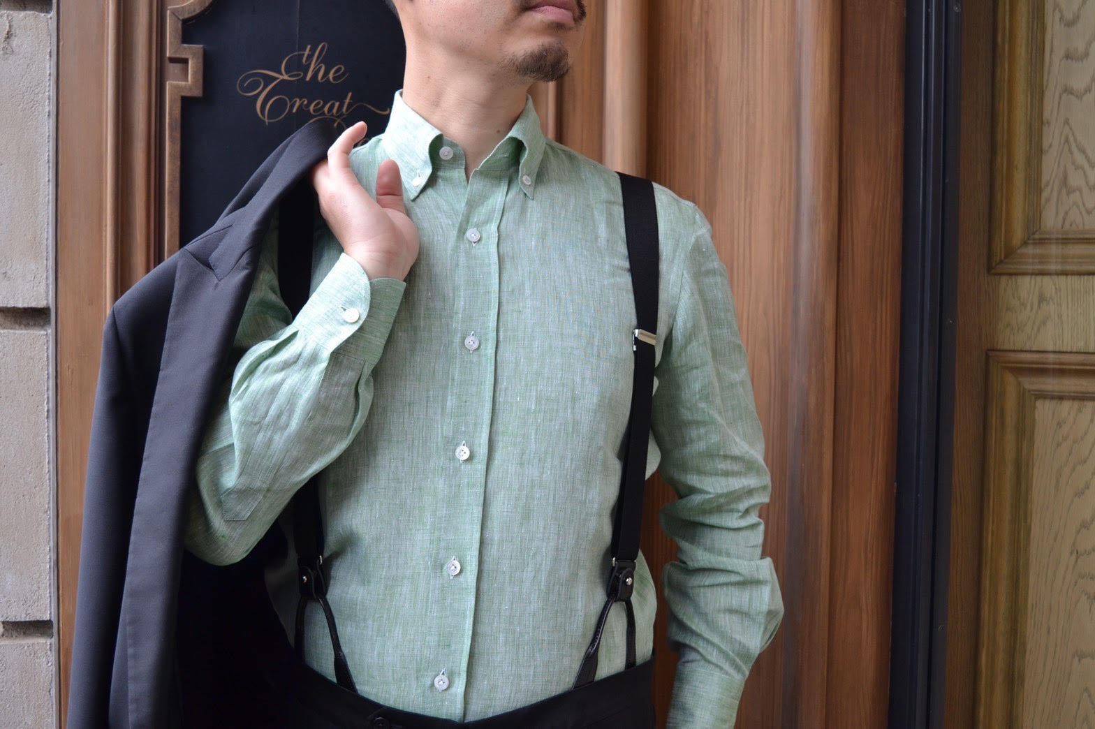 色鮮やかなグリーンが美しいERRICO FORMICOLAのリネンシャツ