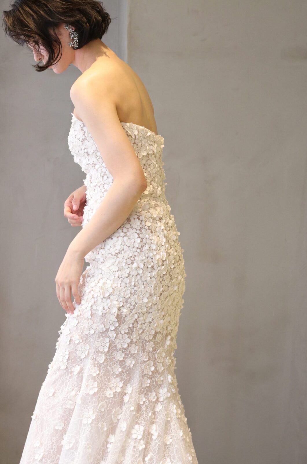 アディション店よりご紹介するマーメイドラインのウェディングドレスは、身体のラインを上品に魅せる細身のシルエットである為、ゲストともより一層近い距離でアットホームにお過ごしいただけます