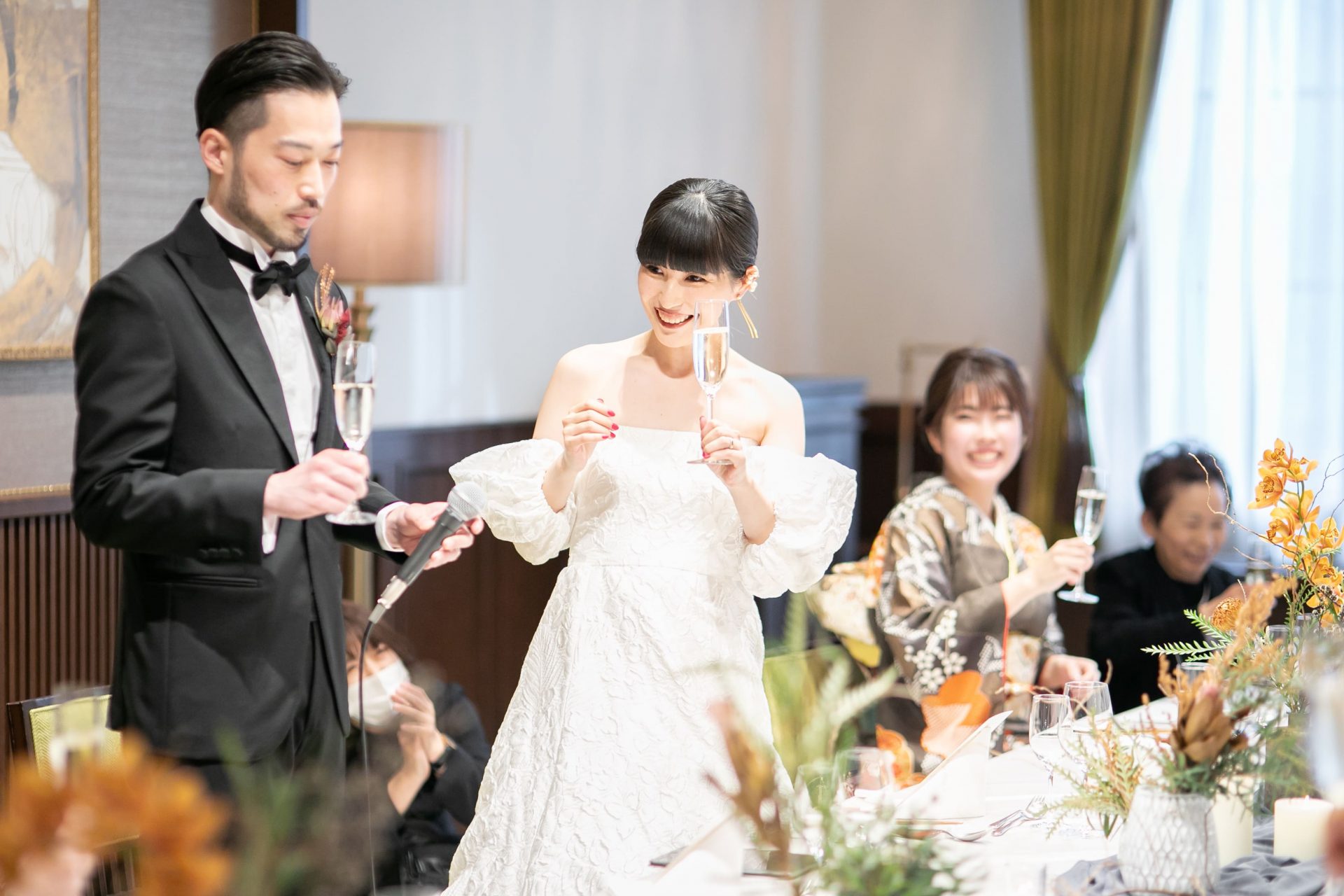 アットホームな結婚式におすすめのTHE TREAT DRESSINGで人気のLELAROSEのウェディングドレス