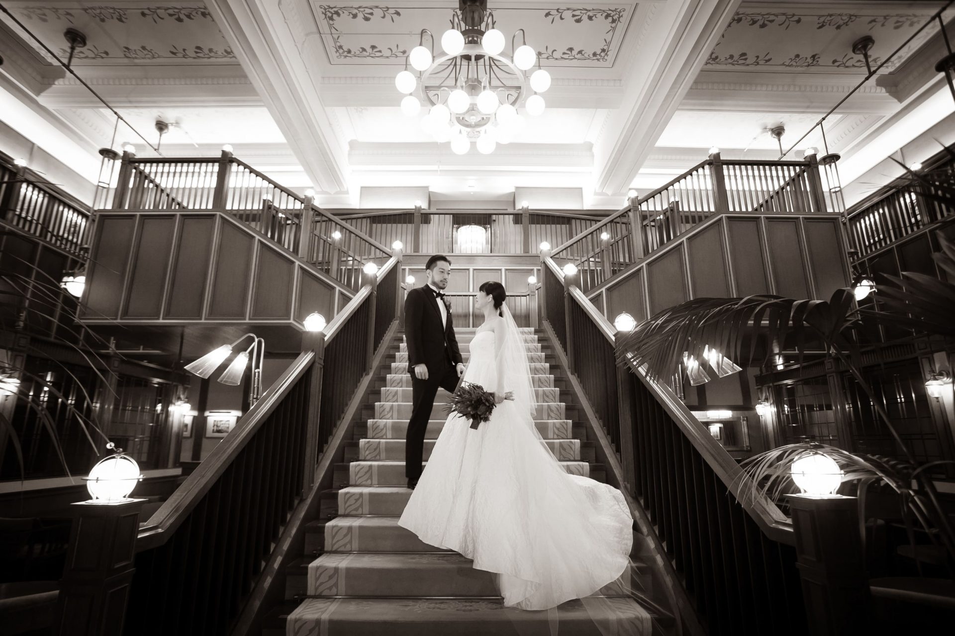 アットホームな結婚式におすすめのTHE TREAT DRESSINGで人気のLELAROSEのウェディングドレス