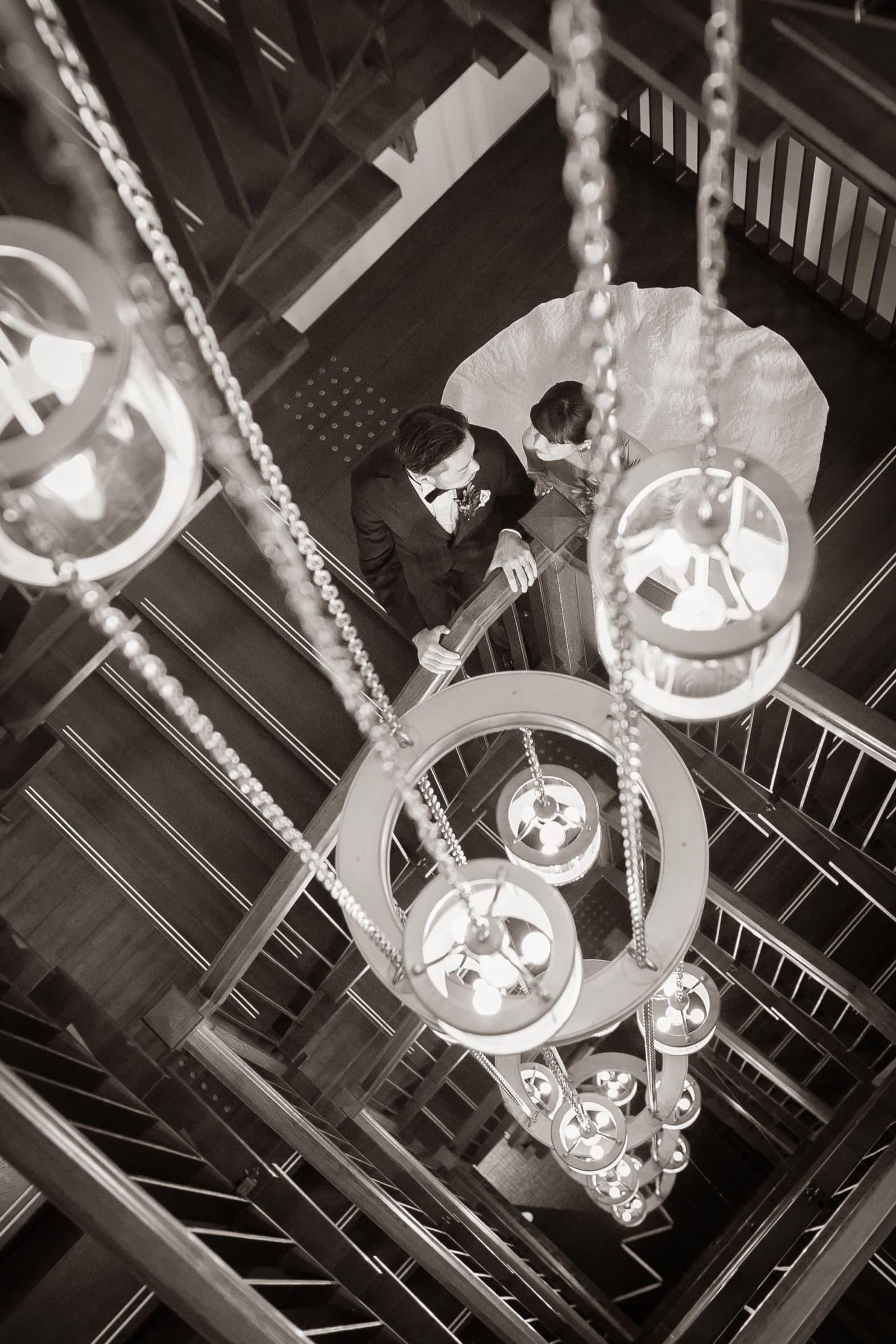 ザトリートドレッシングにて人気のレラローズの2WAYのウェディングドレスの洗練されたコーディネート