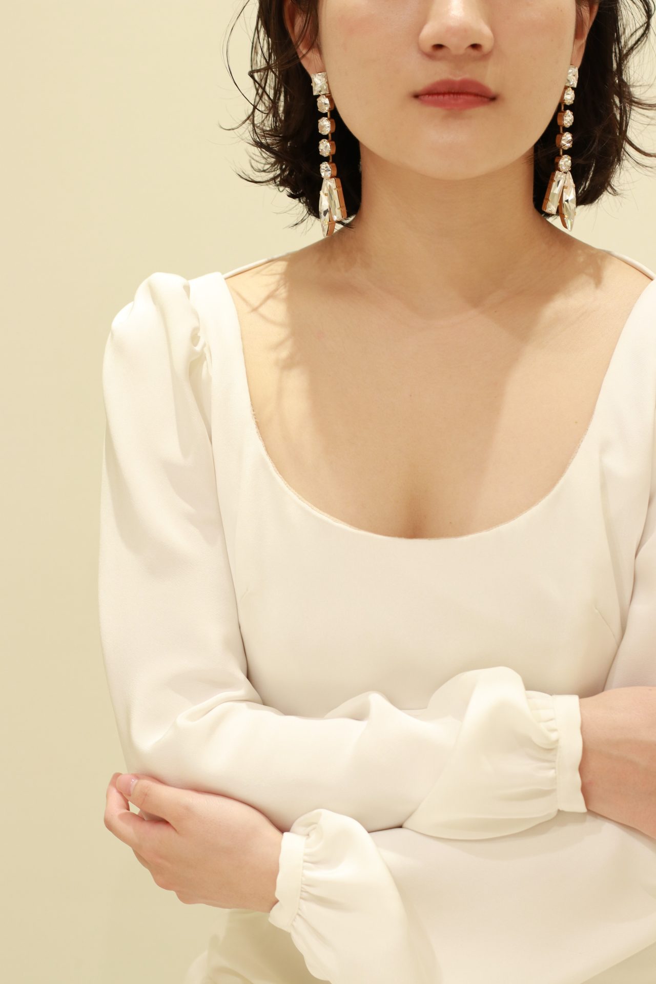 新作インポートイヤリングは、大振り且つ縦長のスタイリッシュなシルエットが特徴的なお洒落なデザインで、結婚式だけでなく前撮りや後撮りでもおすすめしたいアイテムです