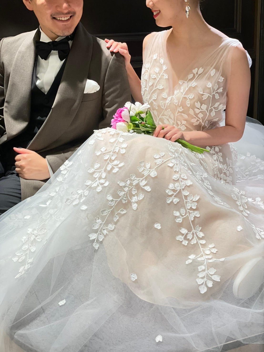 トリート神戸店に入荷したオスカーデラレンタのリーフモチーフの刺繍が印象的なチュールのAラインの新作ウェディングドレス