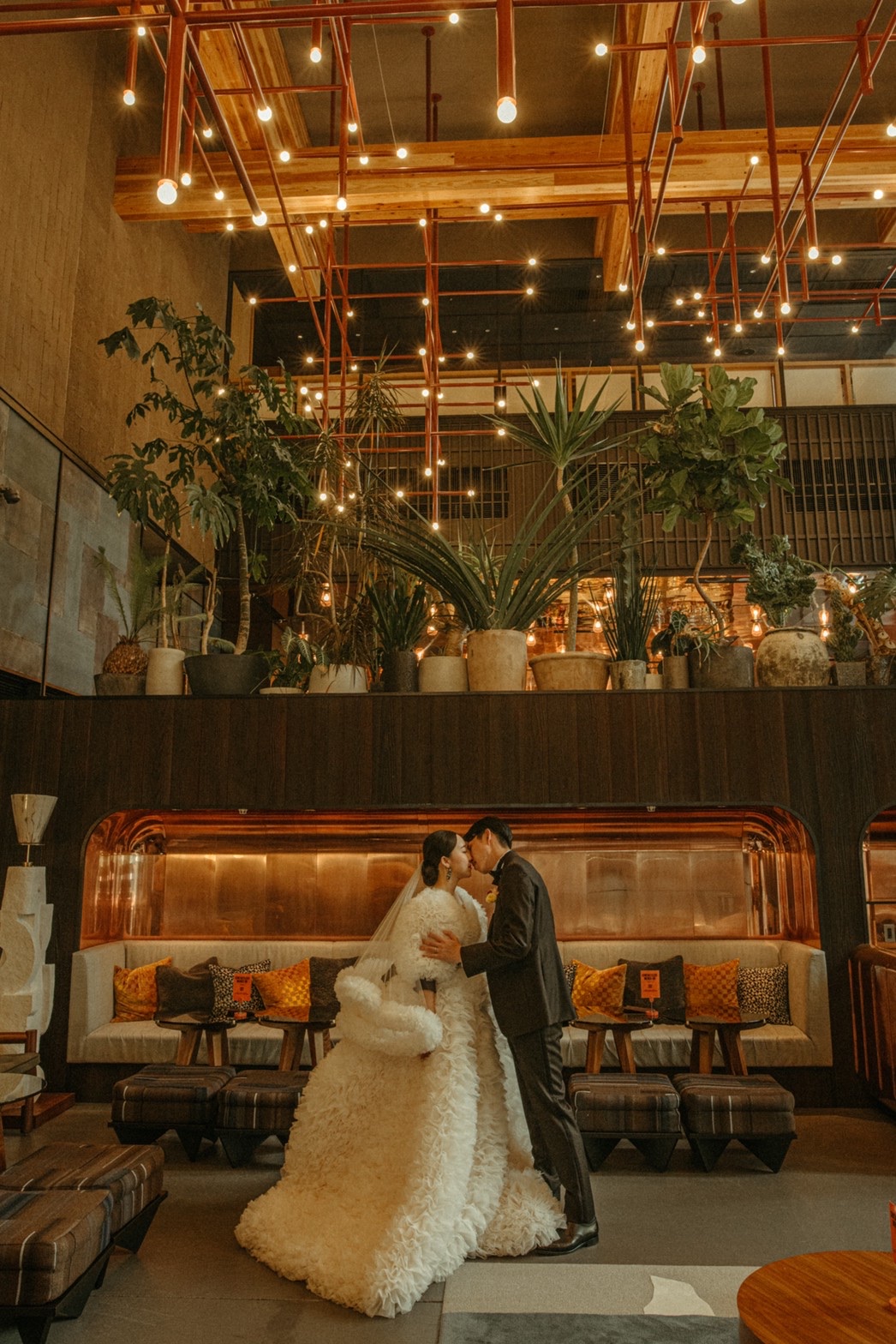 トリートドレッシングにてお取り扱いのあるトモコイズミのドレスで前撮りをされたお二人のご紹介