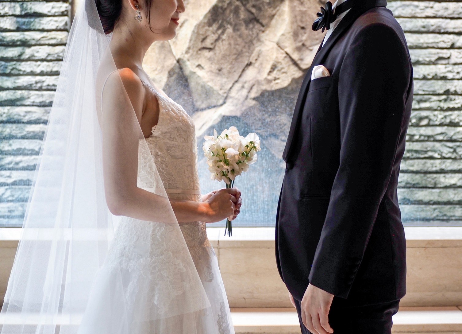 THE TREAT DRESSING神戸店にてお取り扱いしているオリエンタルホテル神戸におすすめのMONIQUE LUILIER(モニークルイリエ)のウェディングドレス