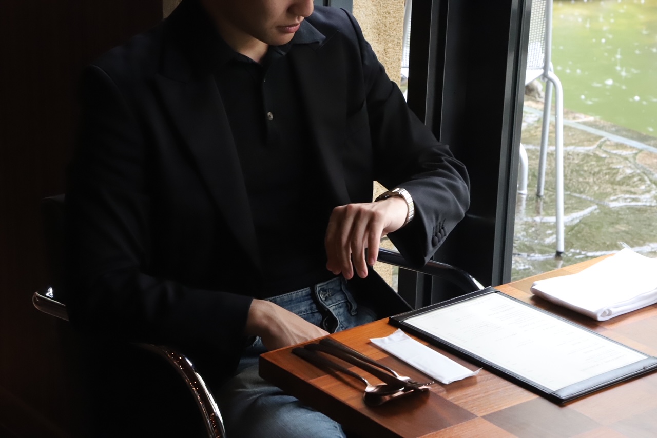 ザトリートドレッシング大阪店がご紹介するご新郎様におすすめのオーダータキシードとデニムを使用したカジュアルコーディネート