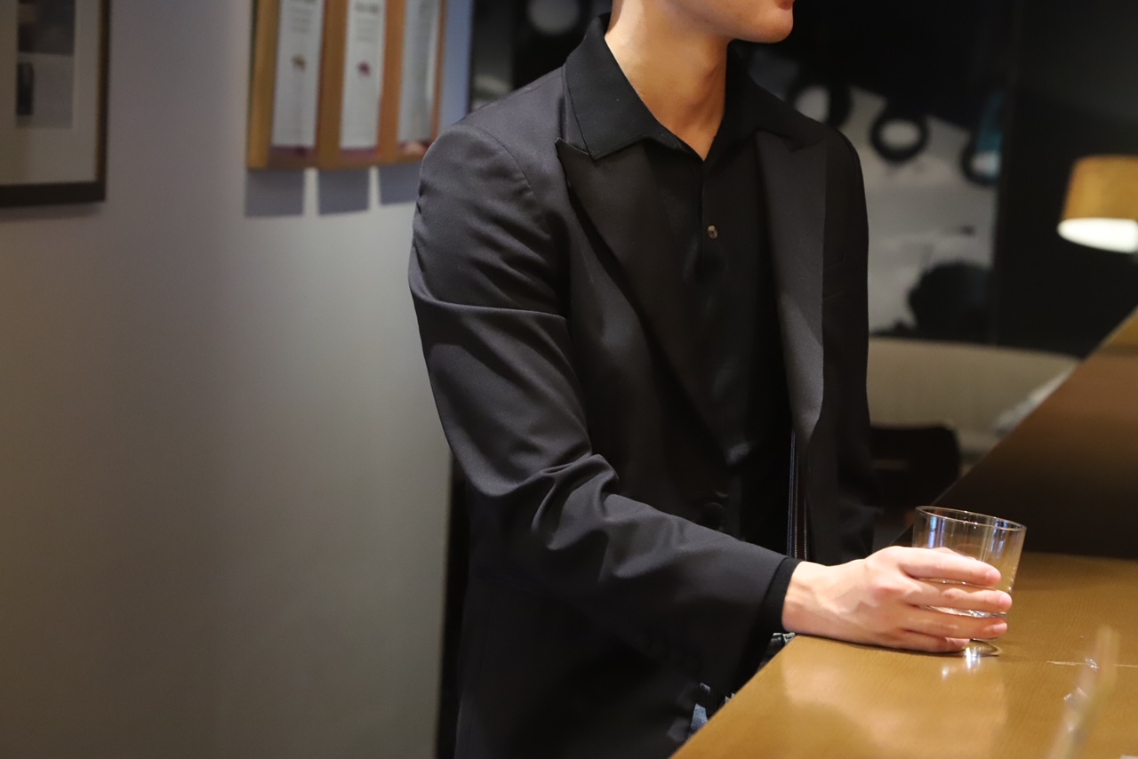 ザトリートドレッシング大阪店がご紹介するご新郎様におすすめのオーダータキシードとデニムを使用したカジュアルコーディネート