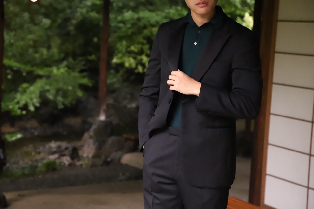 ザトリートドレッシング大阪店がご紹介するご新郎様におすすめのオーダータキシードとポロシャツを使用したカジュアルコーディネート