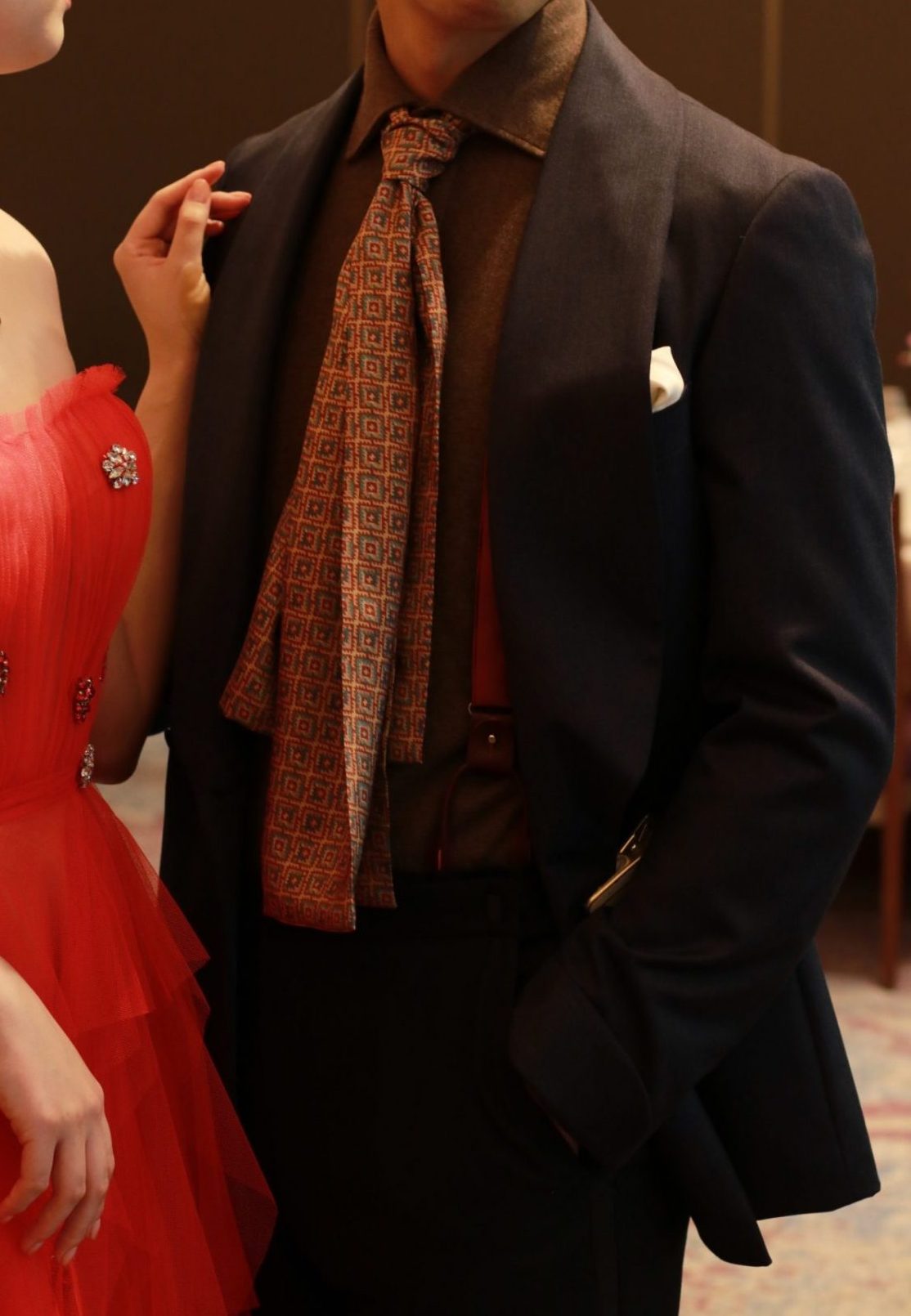 ザトリートドレッシングでは花嫁のお衣裳に合わせて、イタリアを中心とした世界各国からセレクトされた小物やカラージャケットで新郎のコーディネートもご提案致します