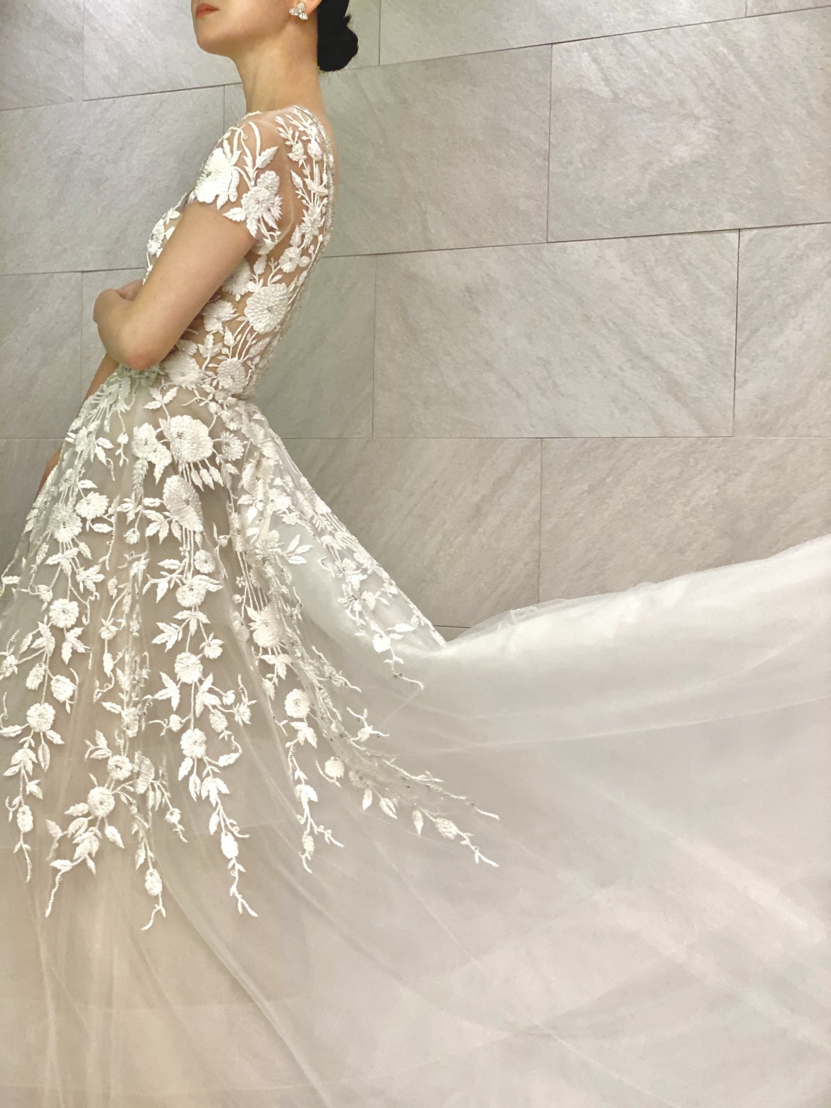 トリートドレッシングに新作入荷した袖ありのAラインシルエットドレスはリームアクラ