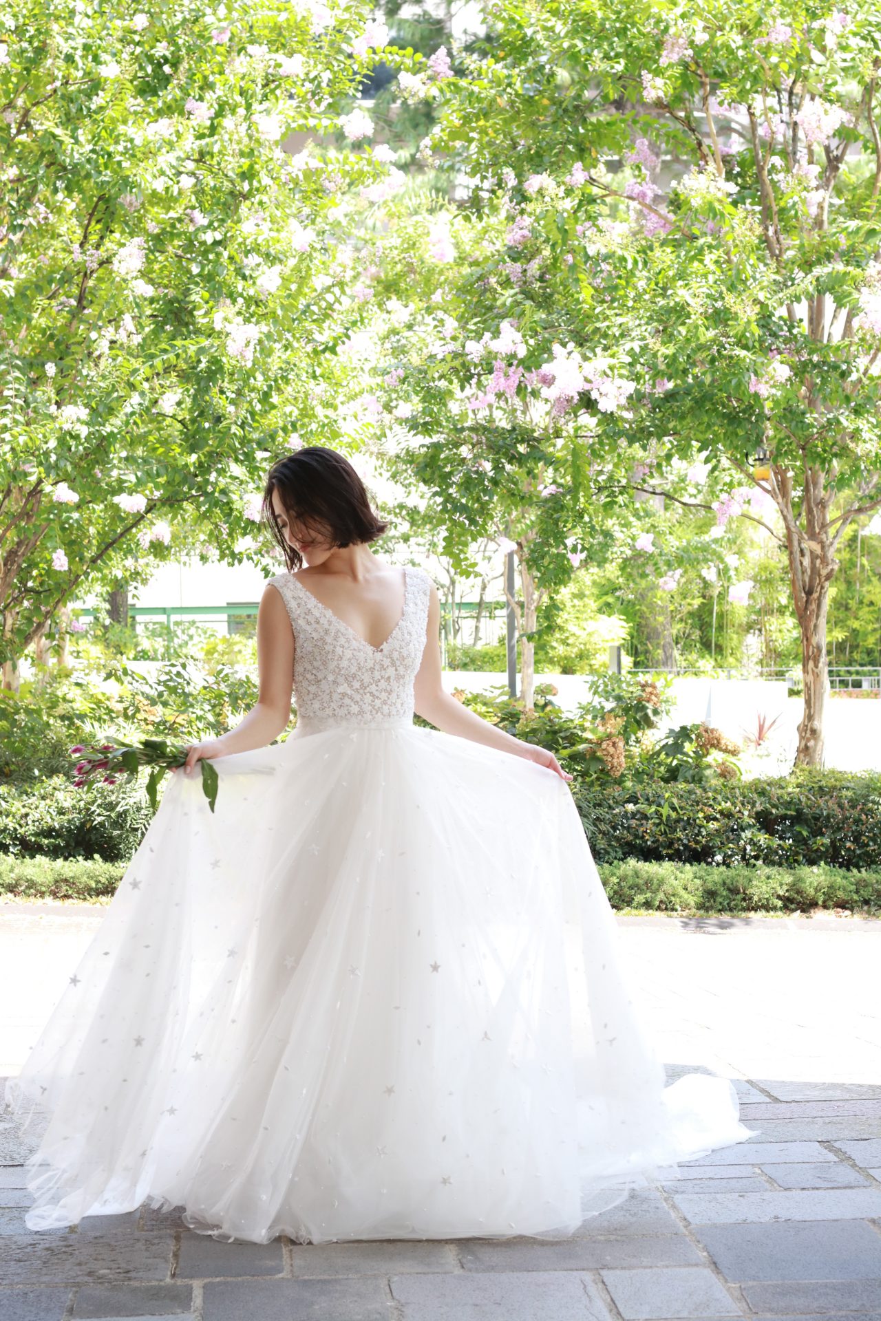 クラシカルな重厚感とモダンさを兼ね備える赤坂プリンスクラシックハウスにはタイムレスでエレガントで繊細なインド刺繍の施されたリームアクラのウェディングドレスをご提案いたします。