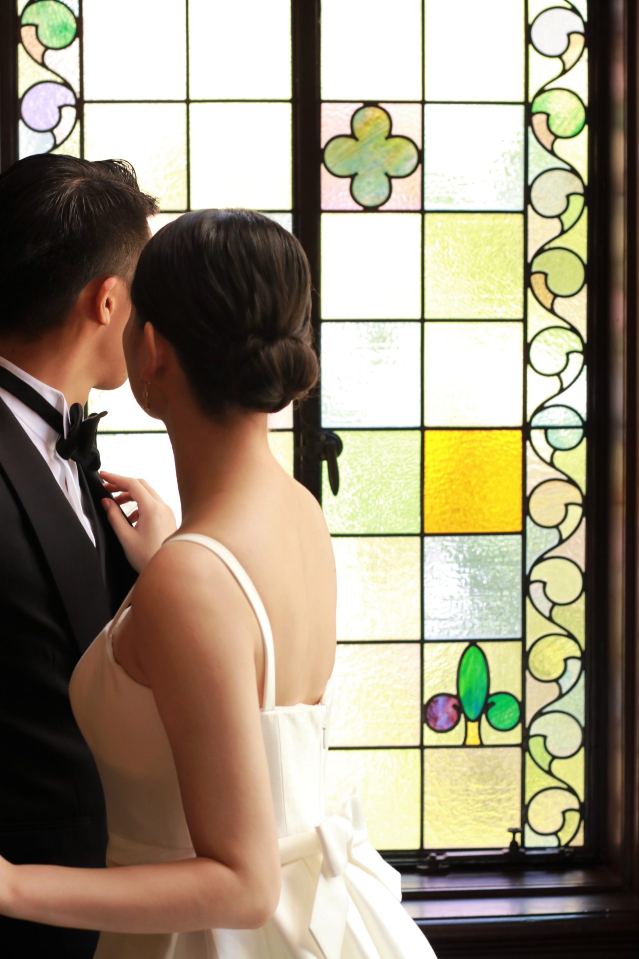 色鮮やかなステンドグラスが美しい赤坂プリンスクラシックハウスの専属提携ドレスショップ、ザトリートドレッシングアディション店では上質で洗練された会場にぴったりのドレスを世界中から数多くセレクトしています