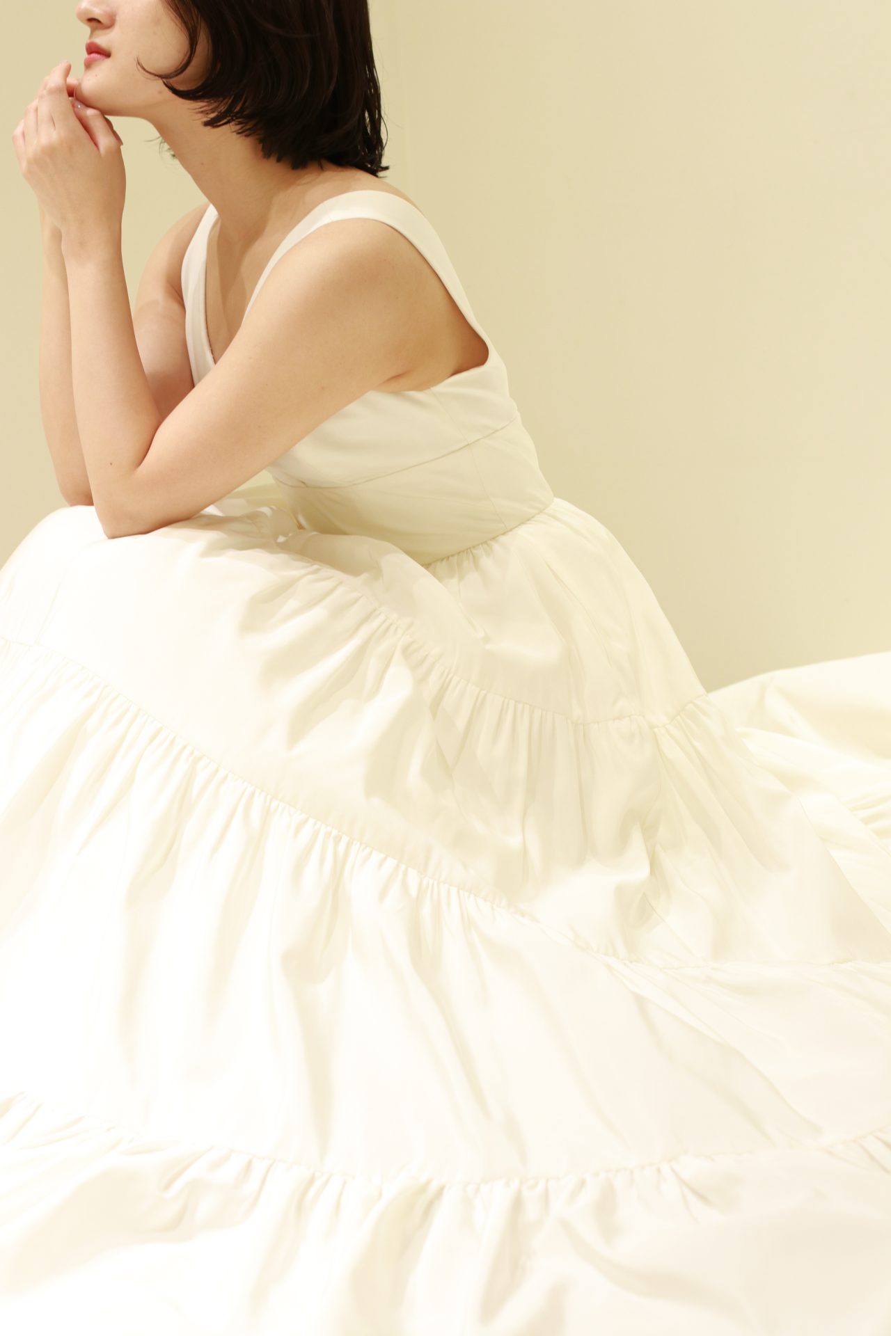 女性らしいメリハリがある体型の「ストレート」には、肌にハリと弾力があるのが特徴ですので、ドレスの生地はシルクサテンなどの上質で光沢感のある素材が相性抜群です