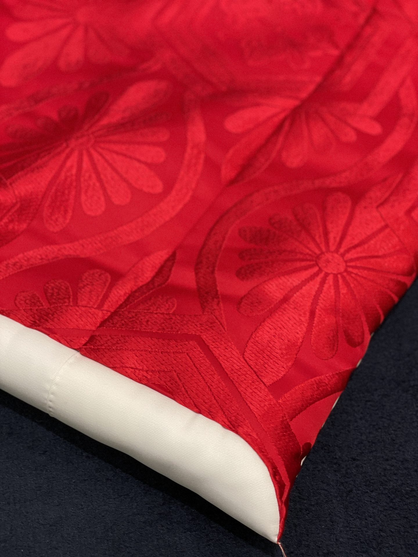 唐織が美しいザ・トリート・ドレッシング大阪のおすすめの赤地の色打掛