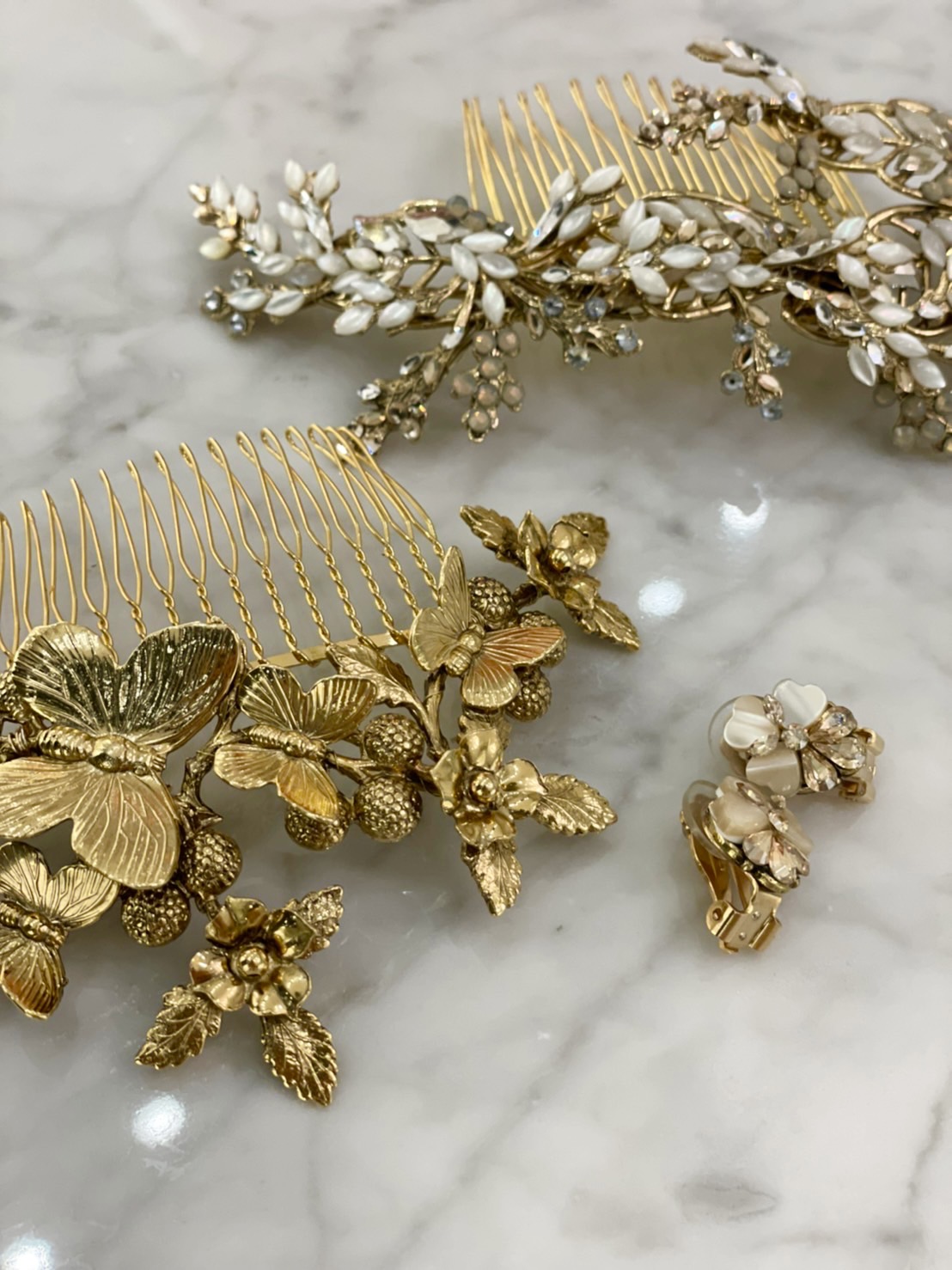 ザ トリートドレッシング大阪店で取り扱いをしているナチュラルなウエディングドレスにおすすめのゴールドアクセサリー