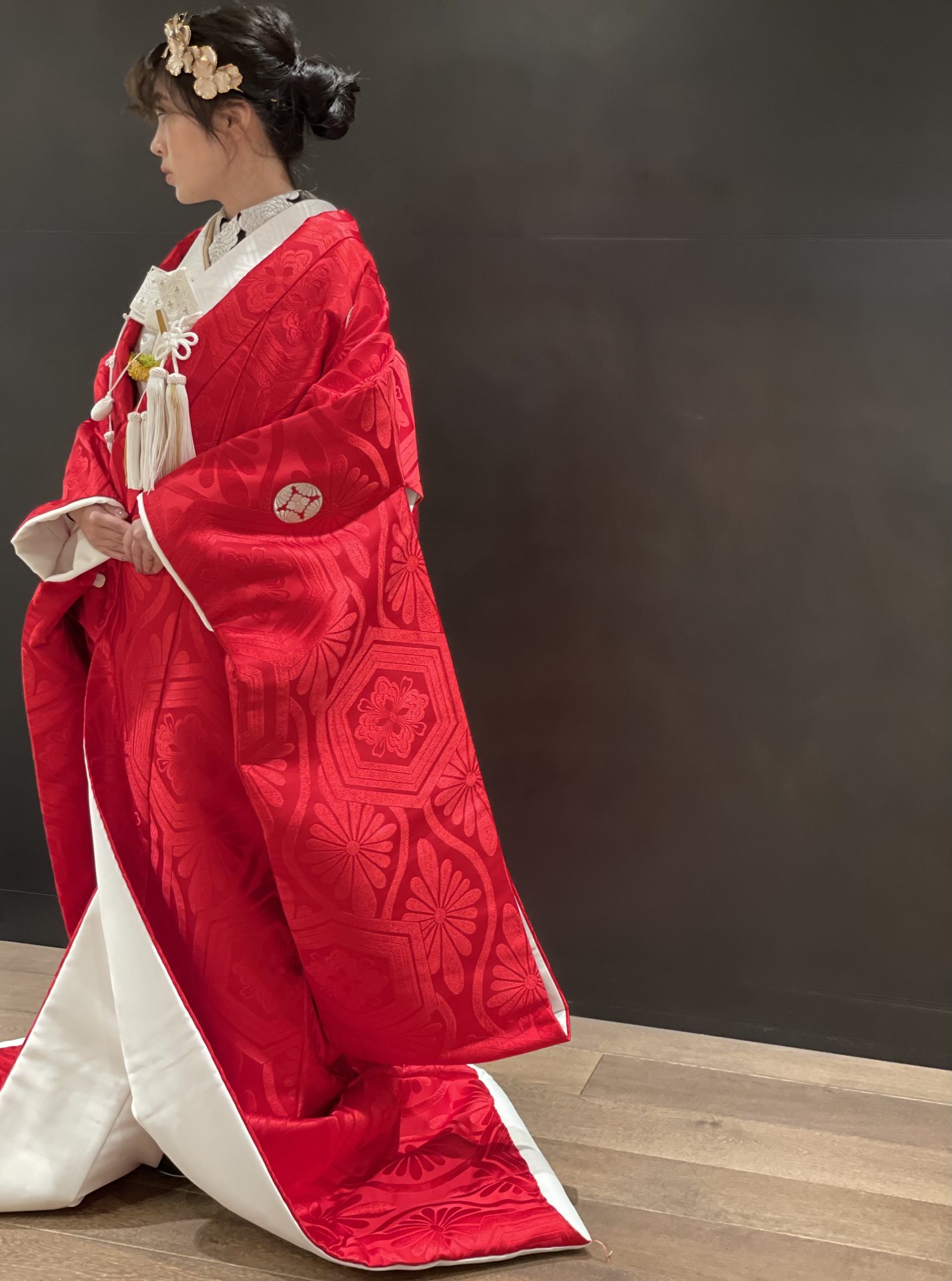 亀甲文様が大胆に描かれたザ・ガーデン・オリエンタル大阪におすすめの赤地の色打掛