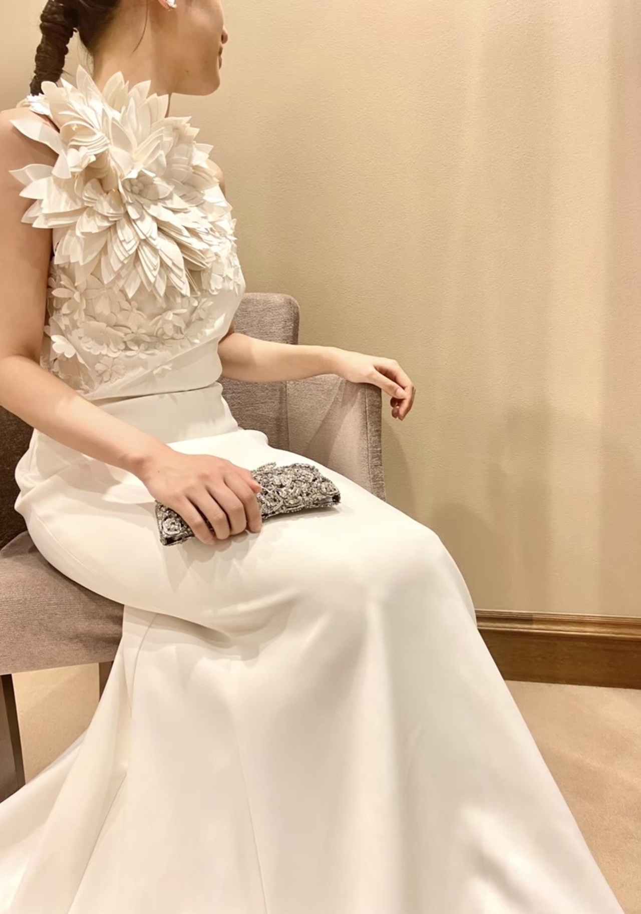 クラッチバッグを持ちより大人な女性を演出できるコーディネート