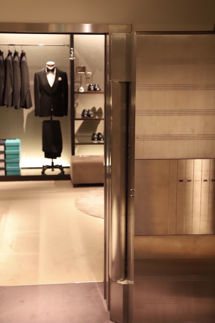 神戸でおしゃれな新郎衣裳を取り揃えるザ・トリート・ドレッシング