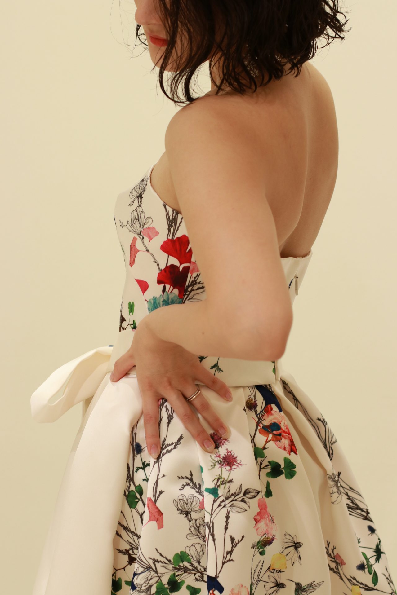 ザトリートドレッシング アディション店に入荷した新作のカラードレスは、アメリカを代表するブランド モニークルイリエの上品で可愛らしいカラードレスで、春の結婚式にもぴったりです