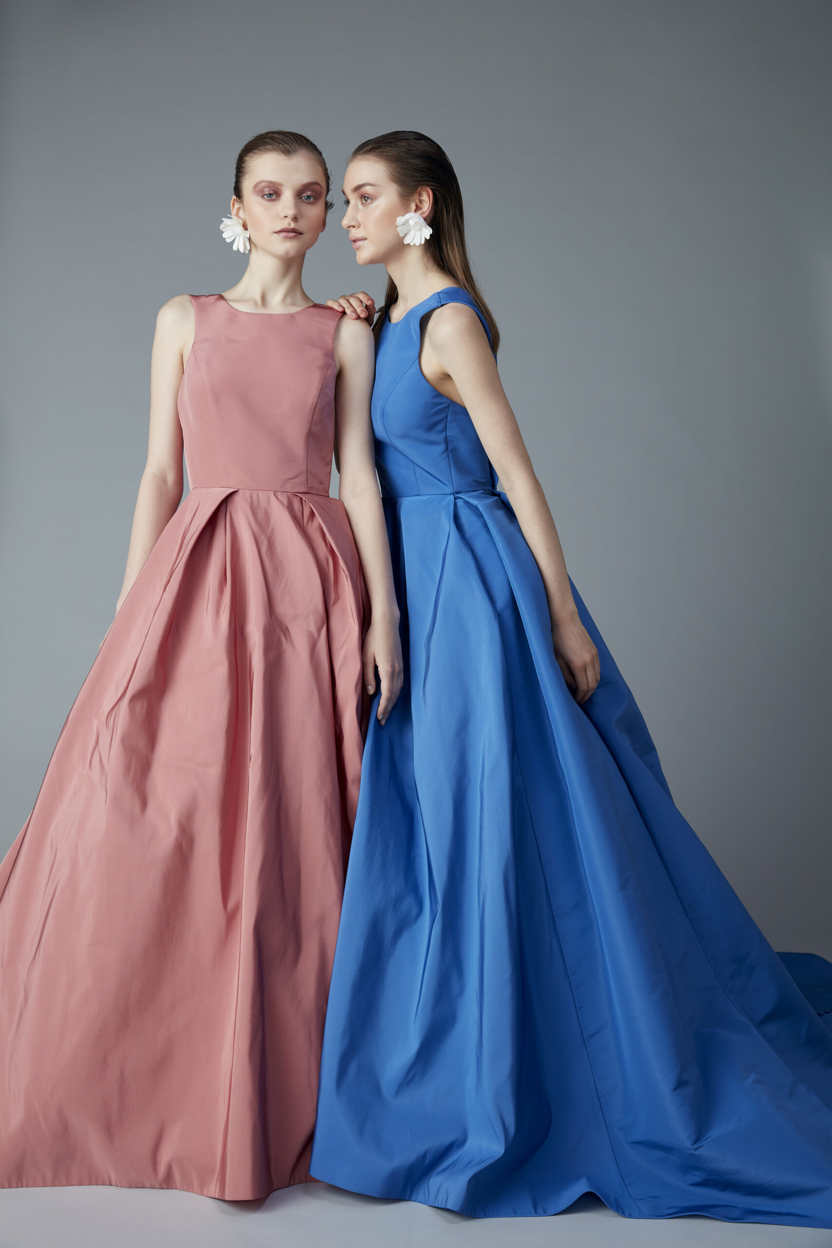 ザトリートドレッシング限定でお取り扱いしているAMSALE(アムサーラ)のオリジナルカラードレスのご紹介。