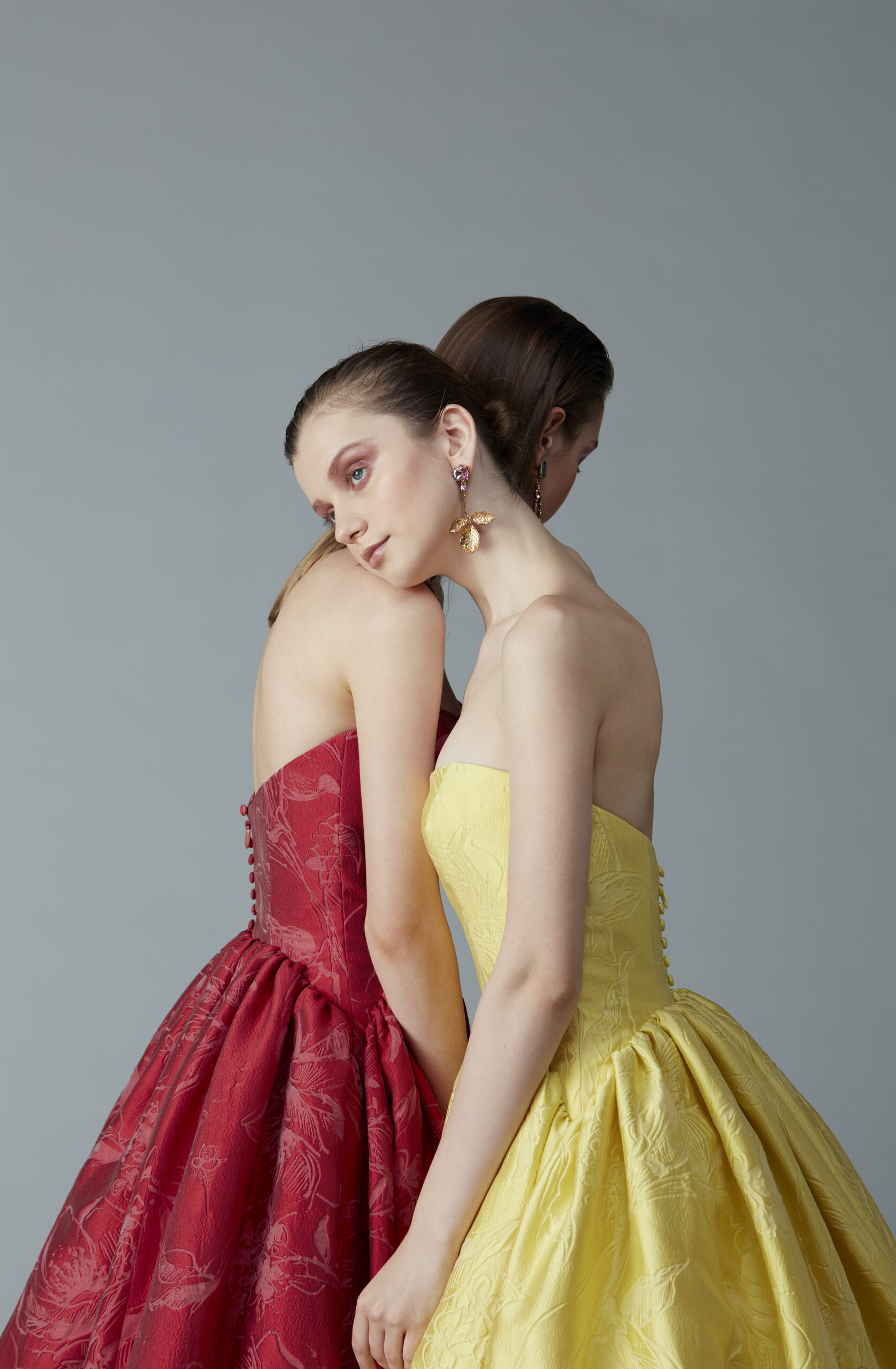 ザトリートドレッシング限定でお取り扱いしているAMSALE(アムサーラ)のオリジナルカラードレスのご紹介。