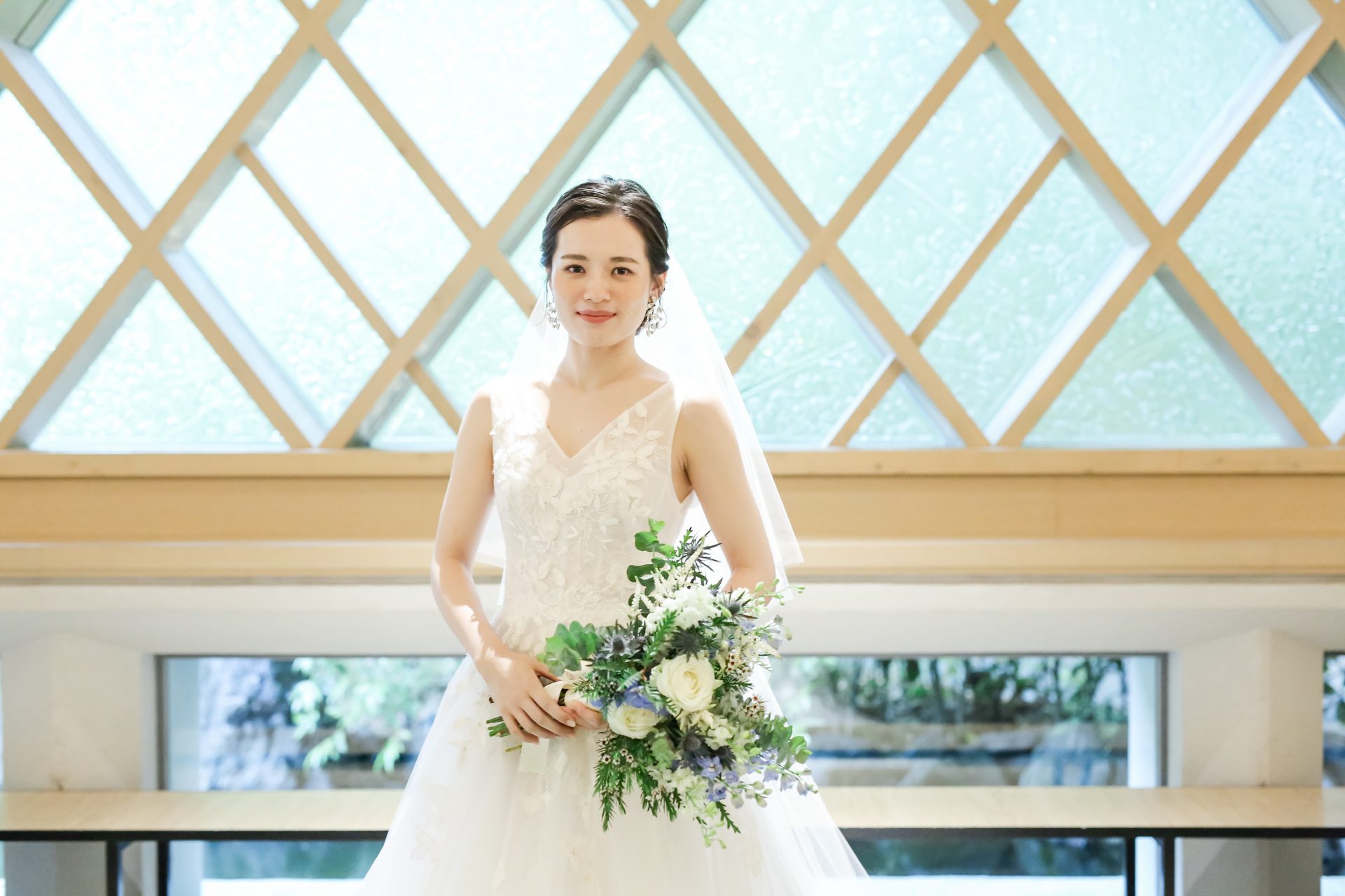 関西大阪のザ ガーデンオリエンタル大阪の木のチャペルで挙げる結婚式