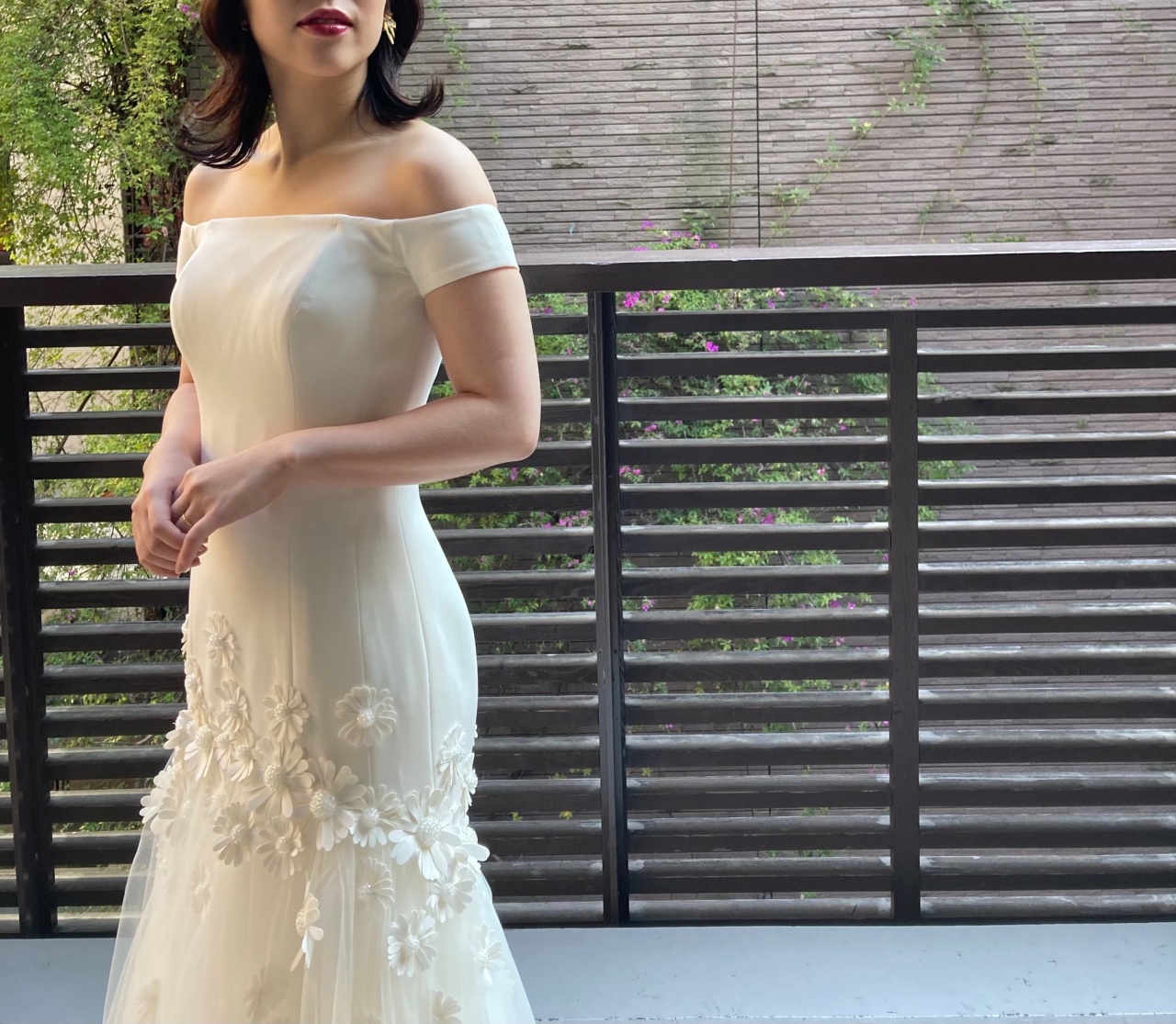 チュールのマーメイドラインのドレスは少人数の結婚式にもマッチします