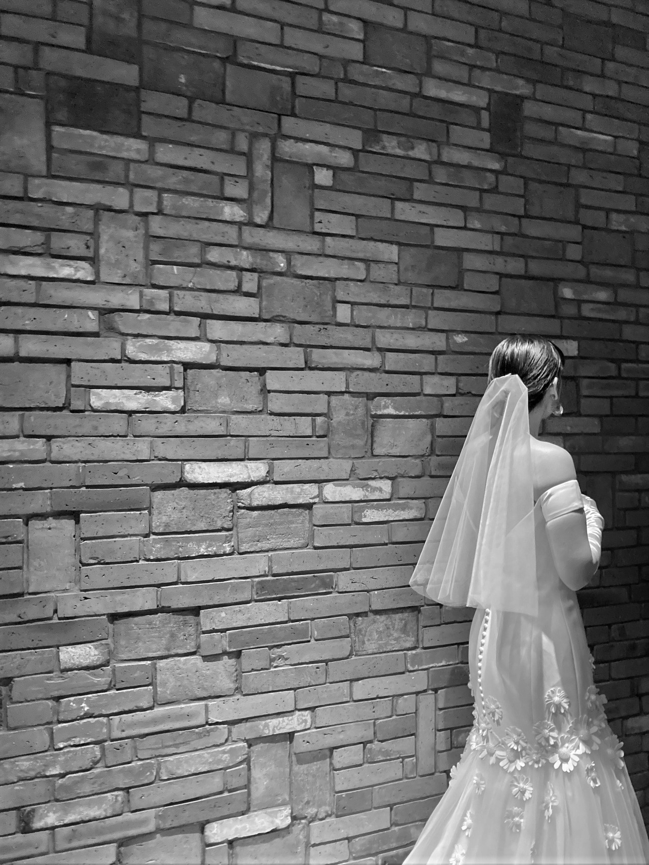 グレースケリーのような上品でクラシカルなウェディングドレス