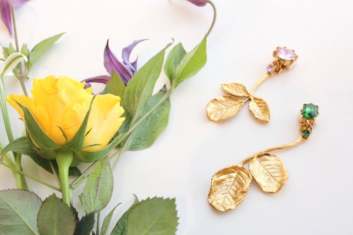 THE TREAT DRESSING名古屋店から春にご結婚式を挙げられる花嫁におすすめのオスカーデラレンタのゴールドのイヤリング