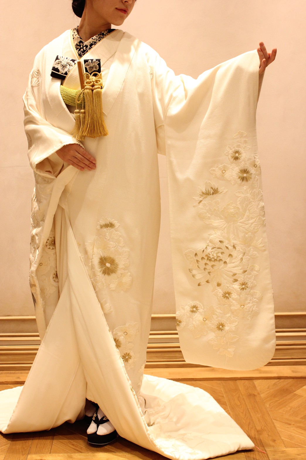 ザトリートドレッシングで人気の金糸の白無垢