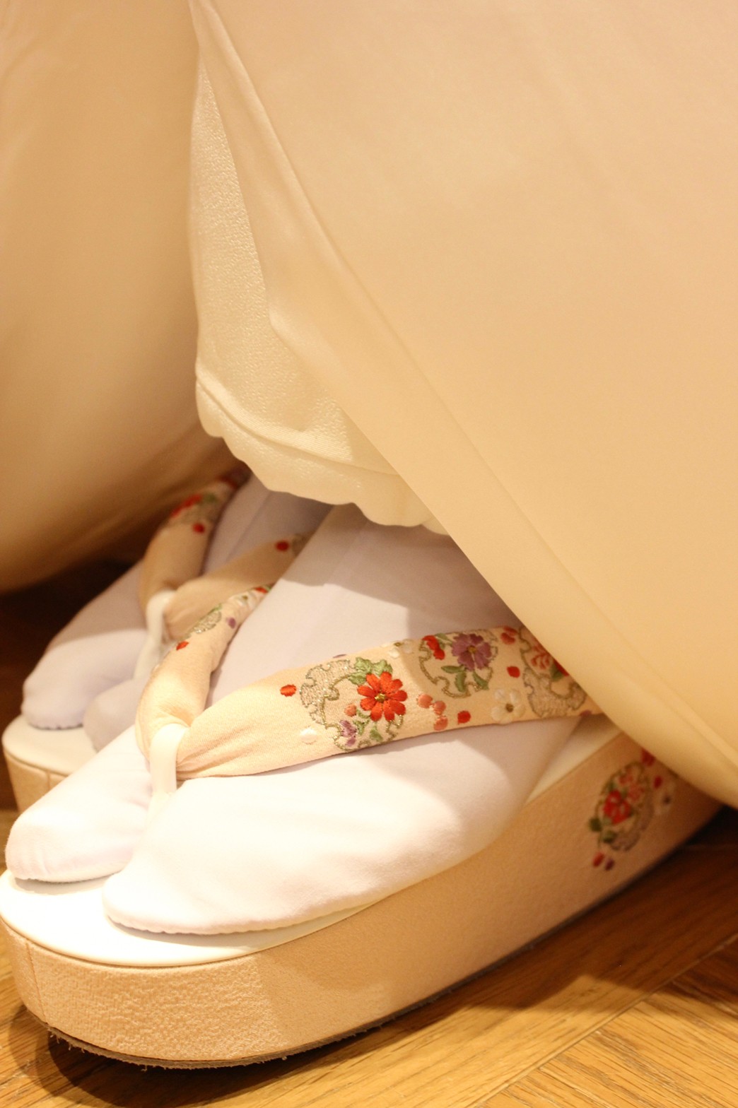 THE TREAT DRESSING名古屋店でお取り扱いしている人気の白無垢に合わせた草履