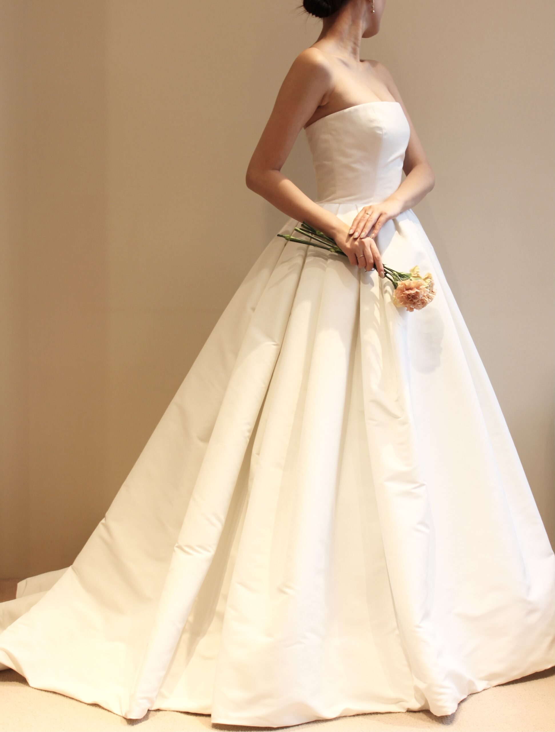 京都エリアで結婚式をされるプレ花嫁様におすすめのオスカーデラレンタのウェディングドレス