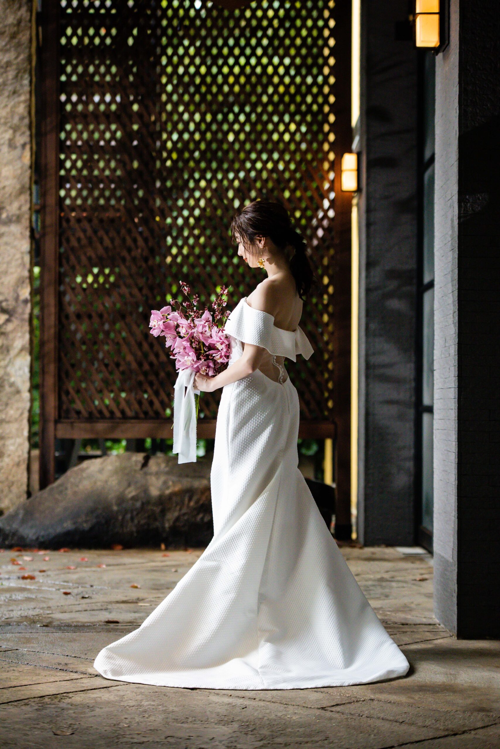 ザ・トリートドレッシング名古屋店よりおすすめのバックコンシャスなウェディングドレス