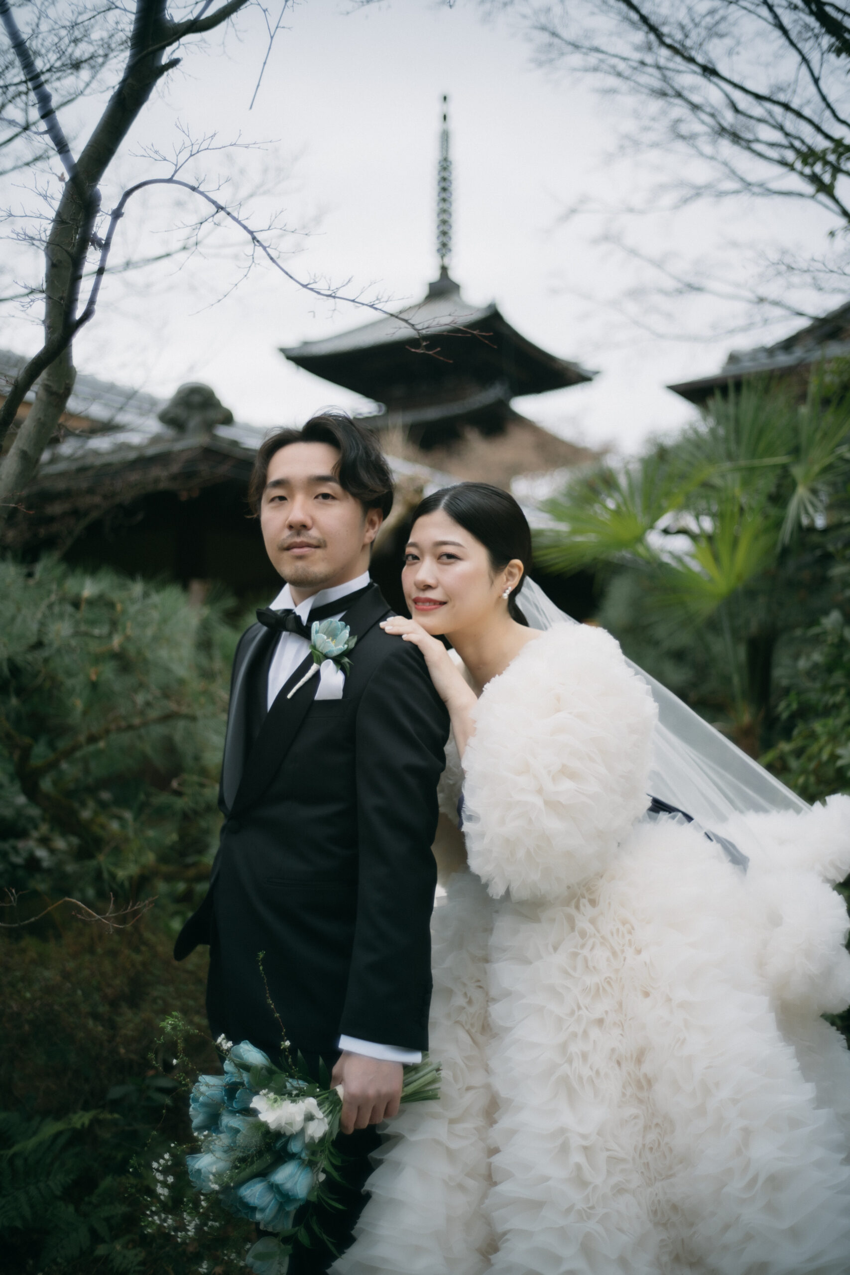 ザトリートドレッシング京都店にてお取り扱いのあるトモコイズミのドレスをお召になられたお二人のご紹介