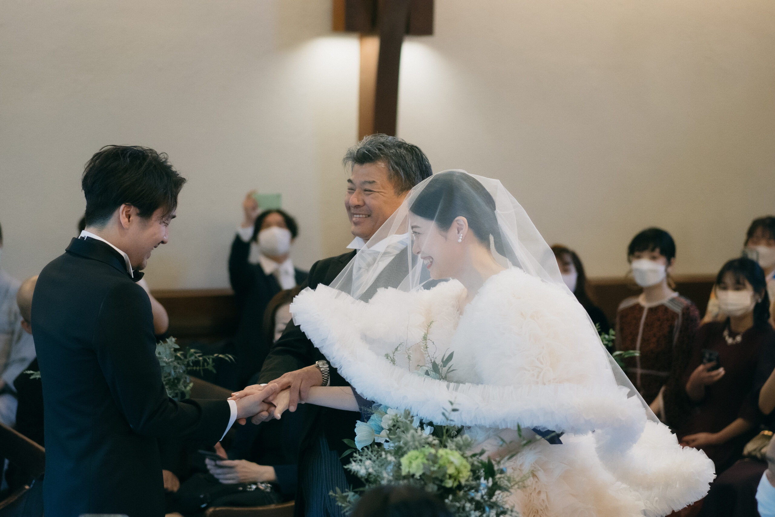 ザトリートドレッシング京都店の専属会場であるザソウドウヒガシヤマ京都の温かみのあるチャペルで過ごす結婚式