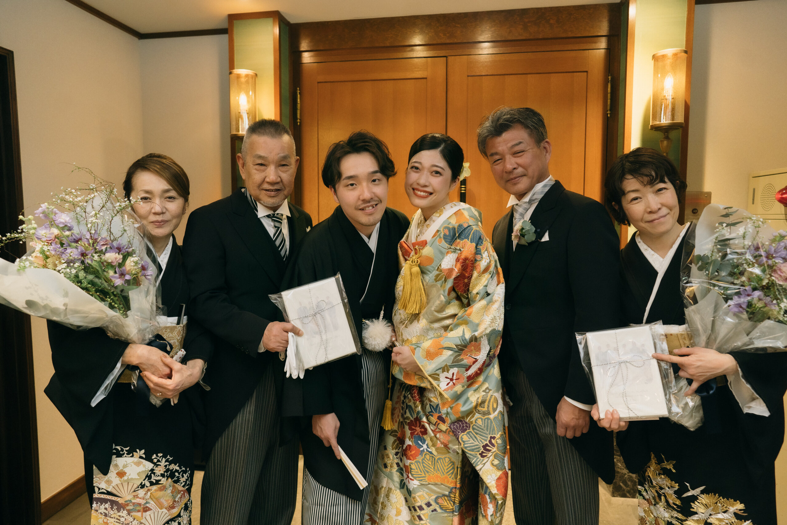 ザトリートドレッシング京都店の専属会場であるザソウドウヒガシヤマ京都にて黄緑色の色打掛にてお色直しをされた新郎新婦様のご紹介