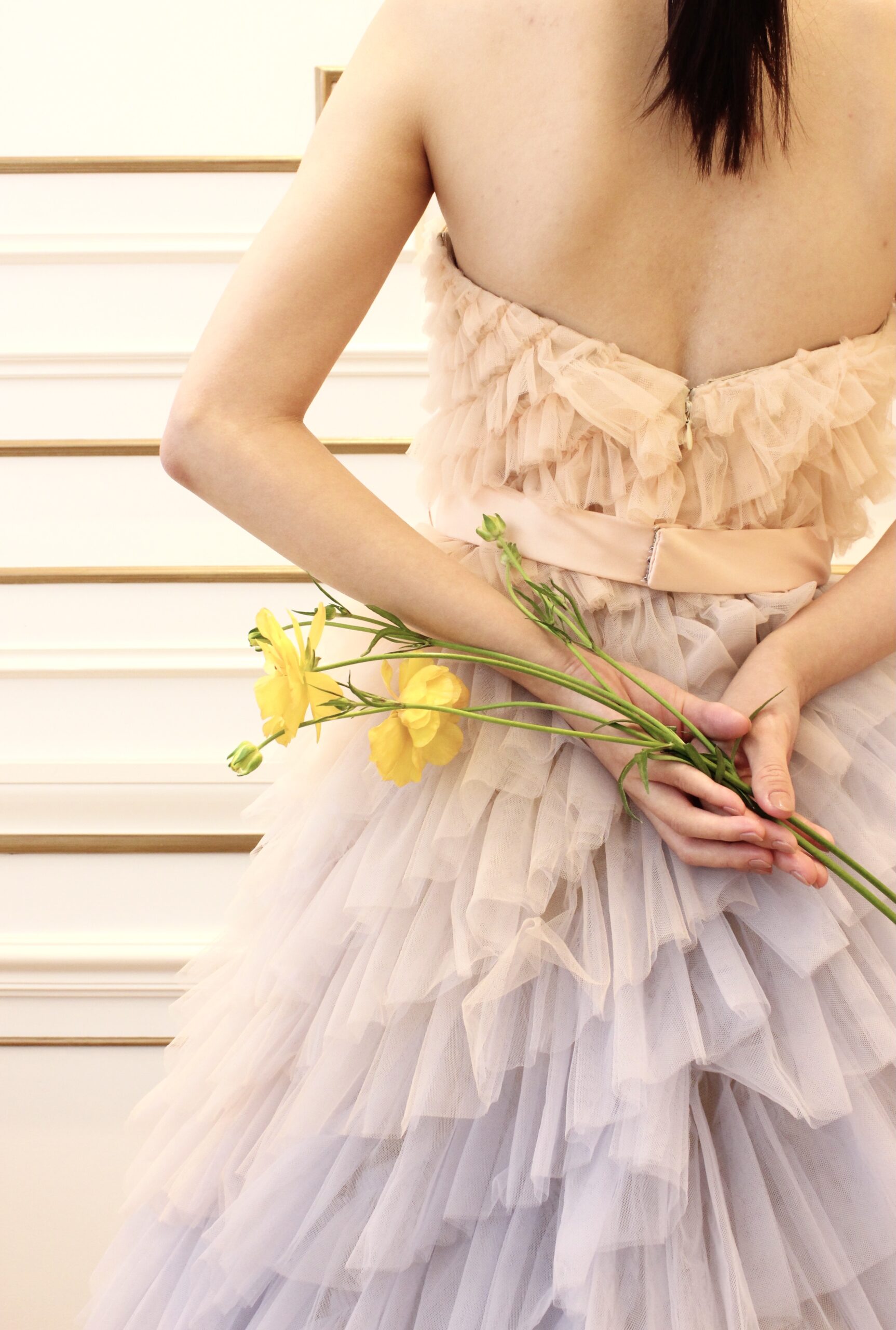 春に結婚式を迎える花嫁へおすすめのチュールでAラインのピンクのカラードレス