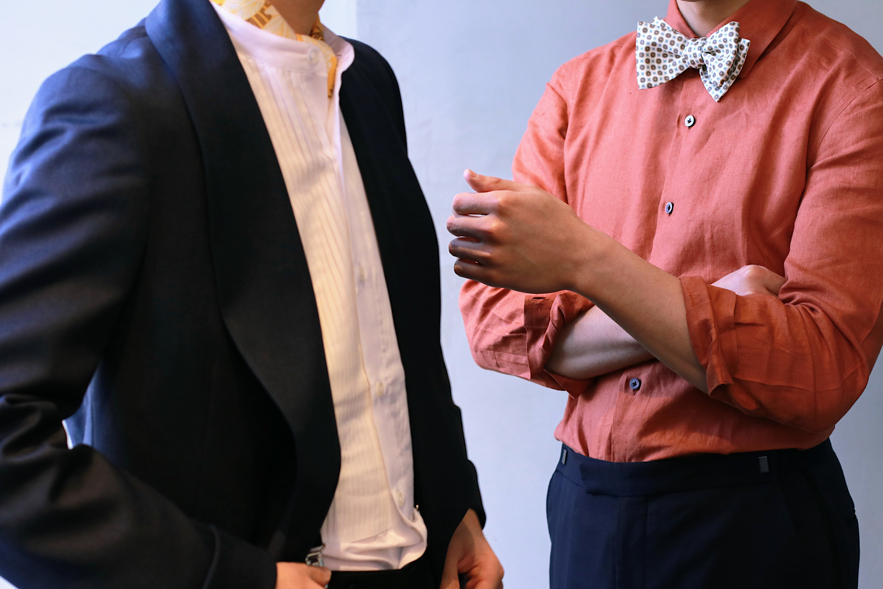 TREAT GentnelmanおすすめのERRICO FORMICOLA(エリコ フォルミコラ)シャツを用いた、お色直しスタイル